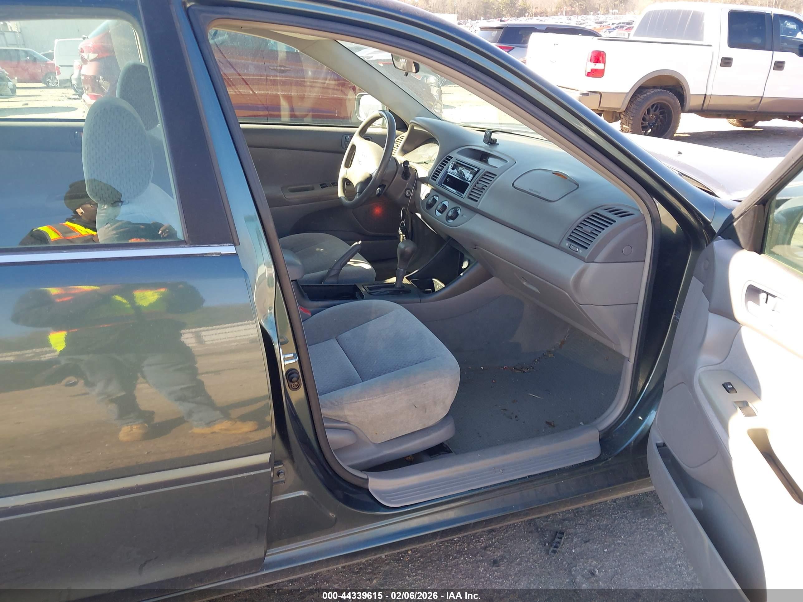 TOYOTA CAMRY image 5