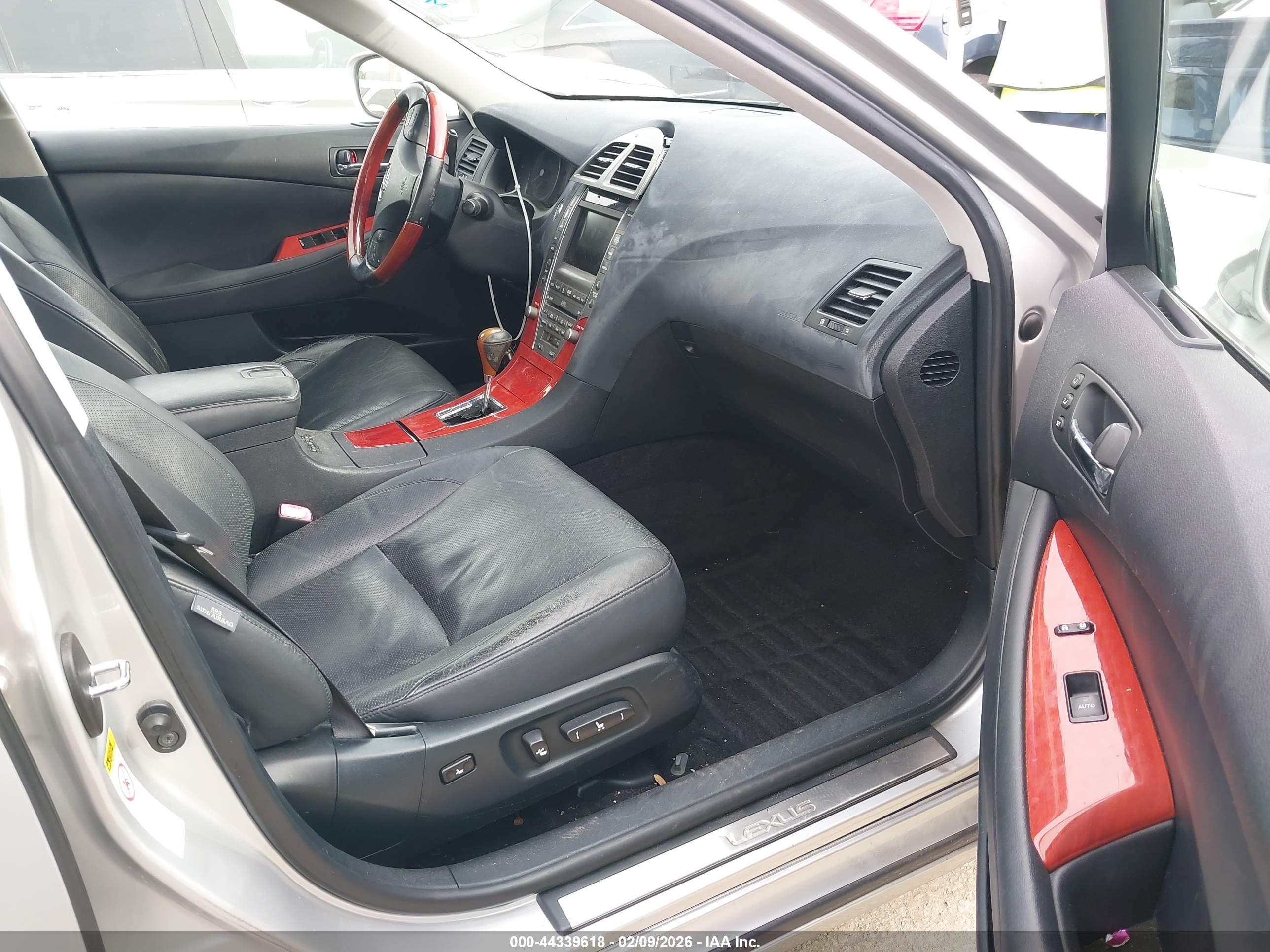 LEXUS ES image 5