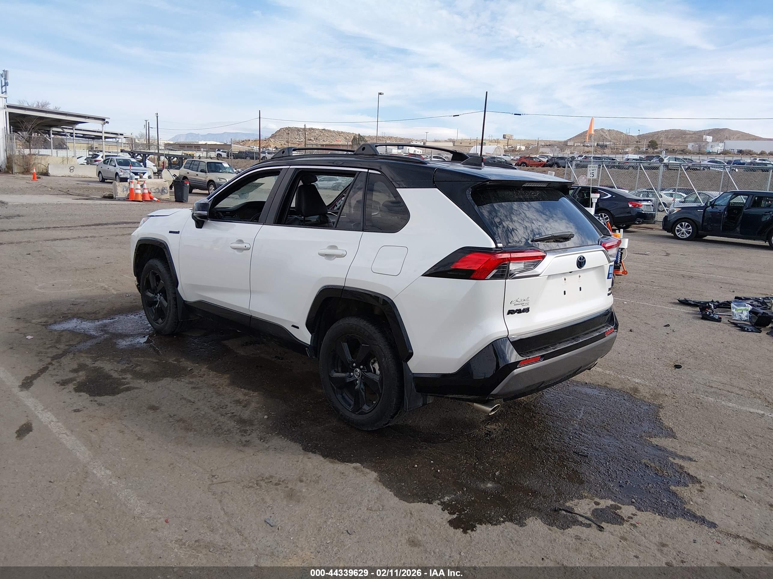 TOYOTA RAV4 image 3