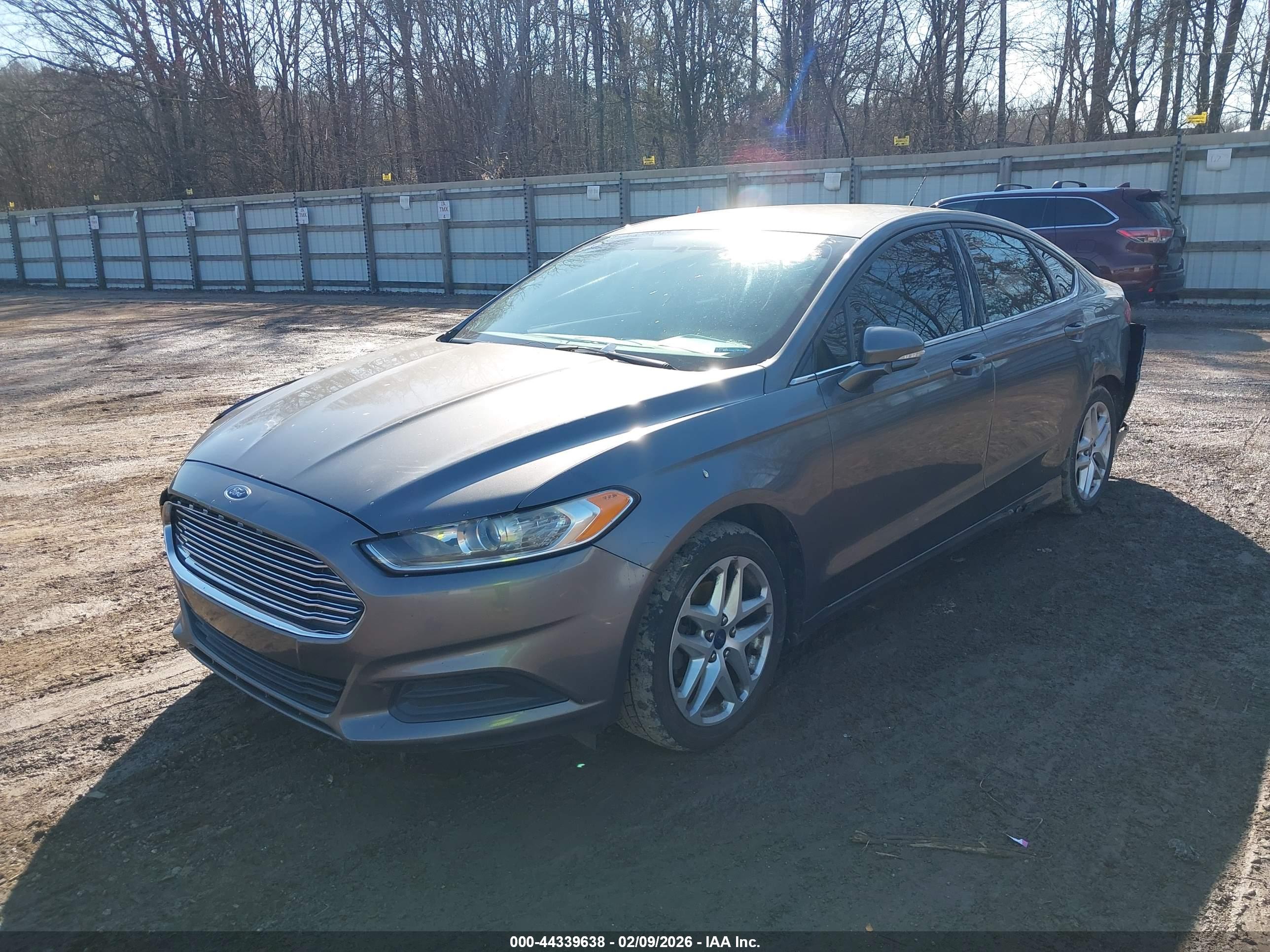 FORD FUSION image 2