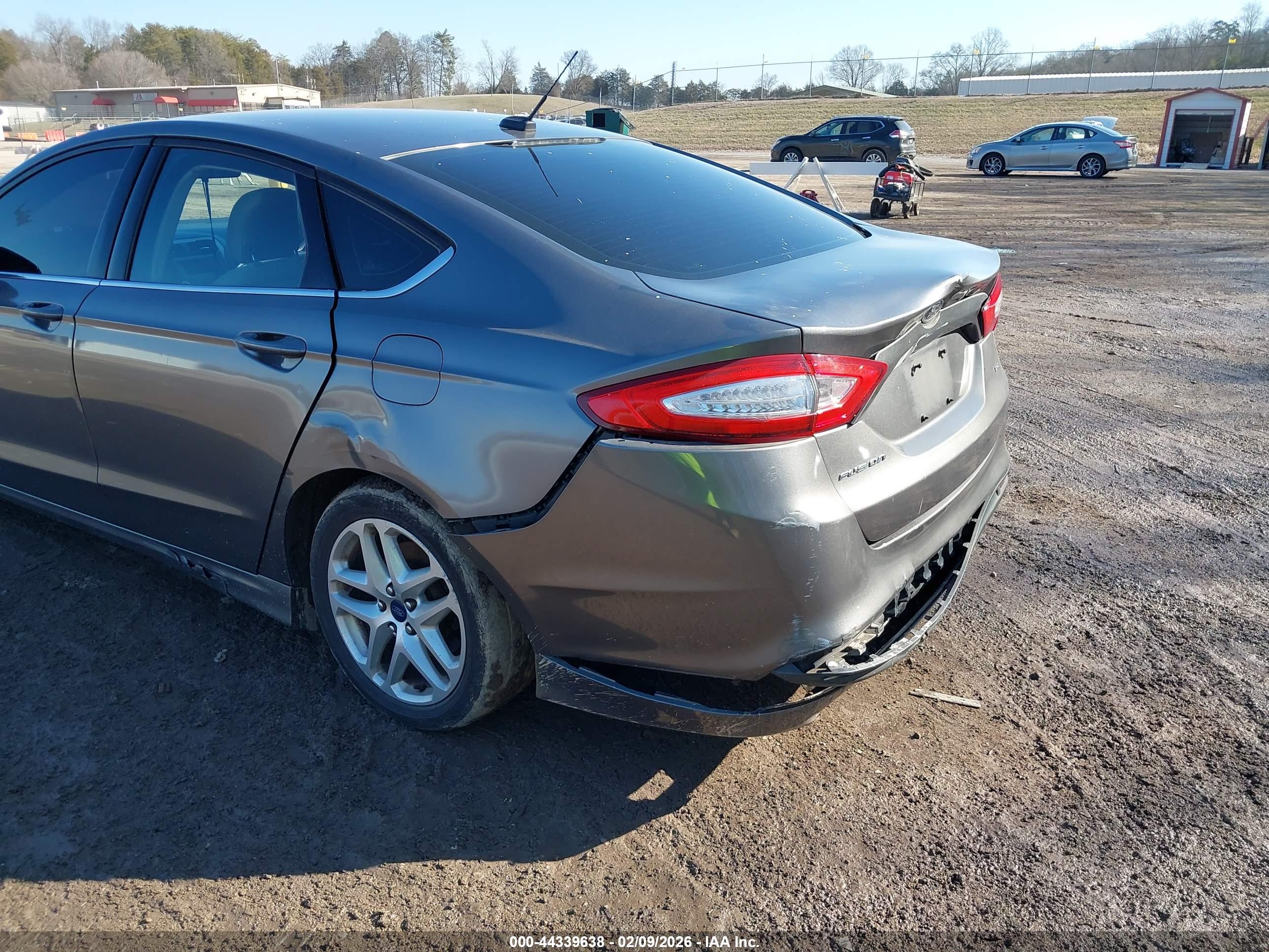 FORD FUSION image 6