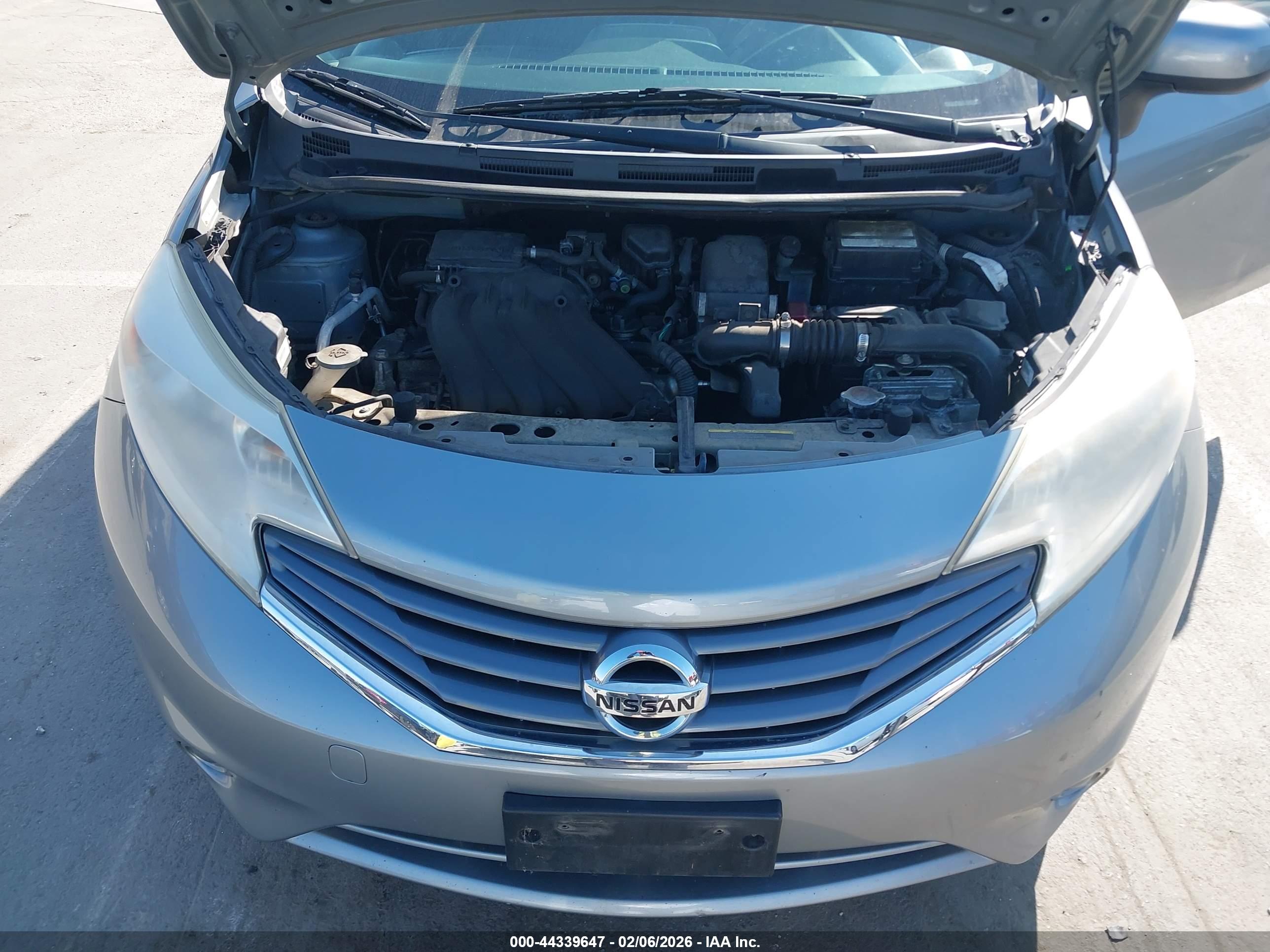 NISSAN VERSA image 10