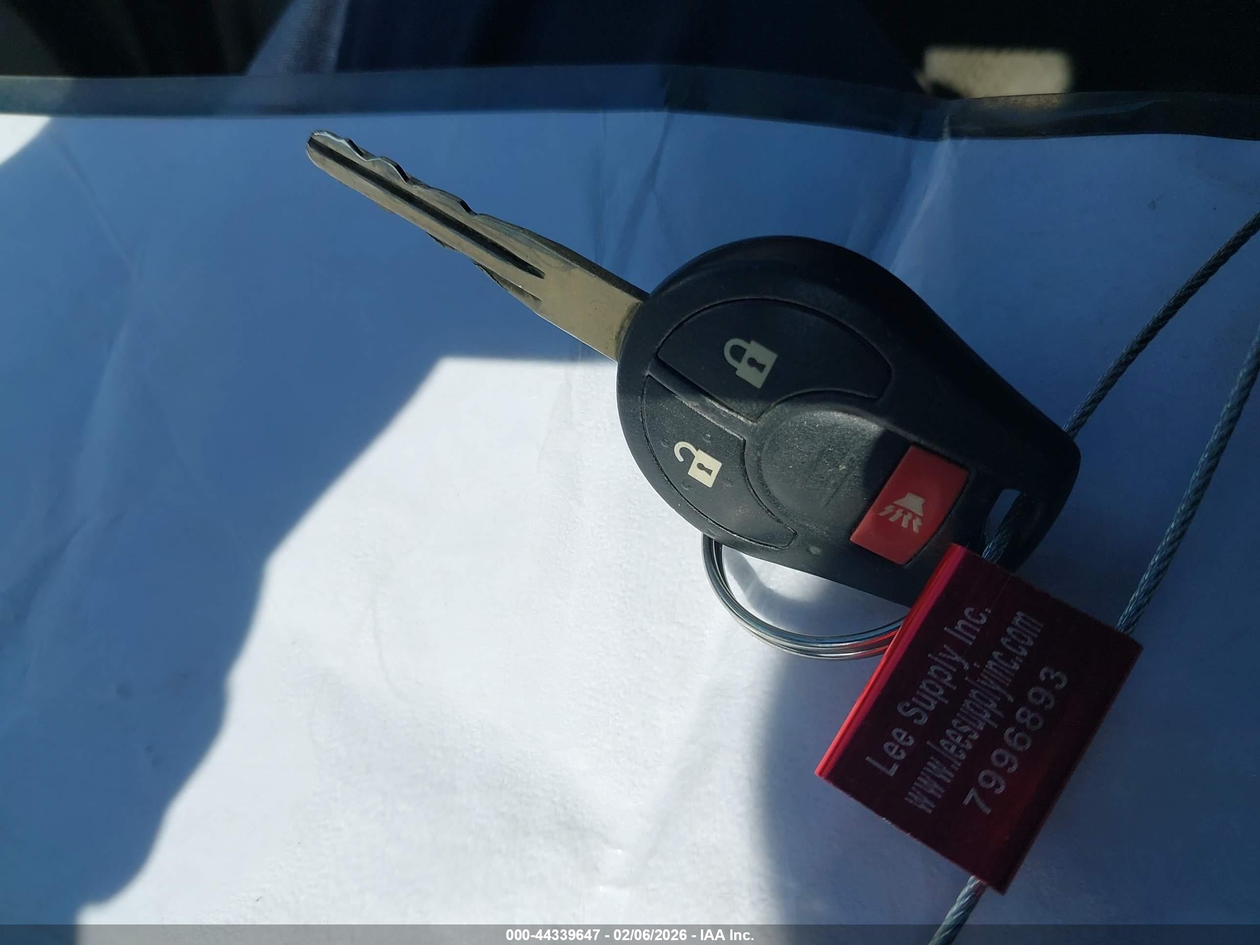 NISSAN VERSA image 11