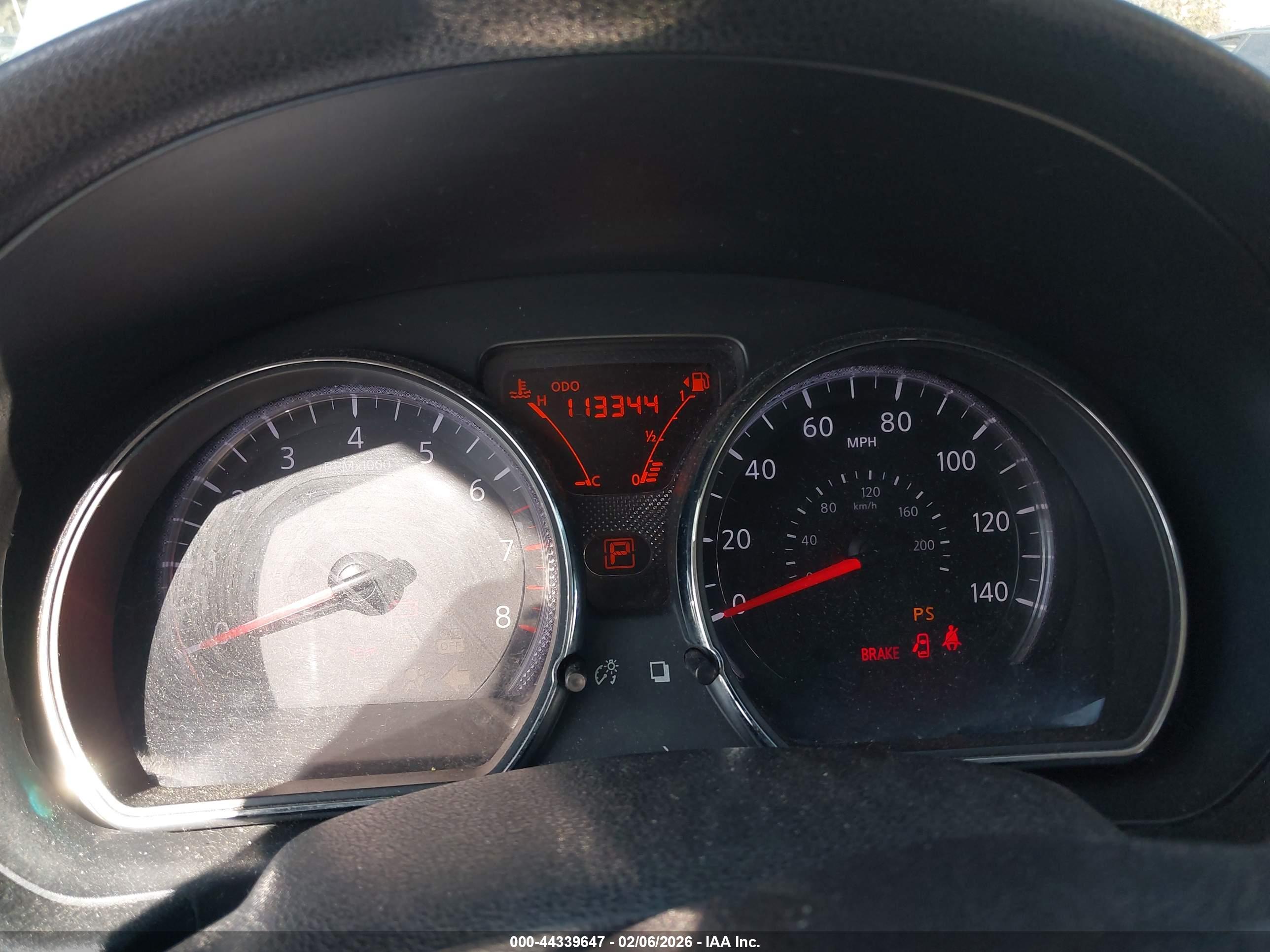 NISSAN VERSA image 7