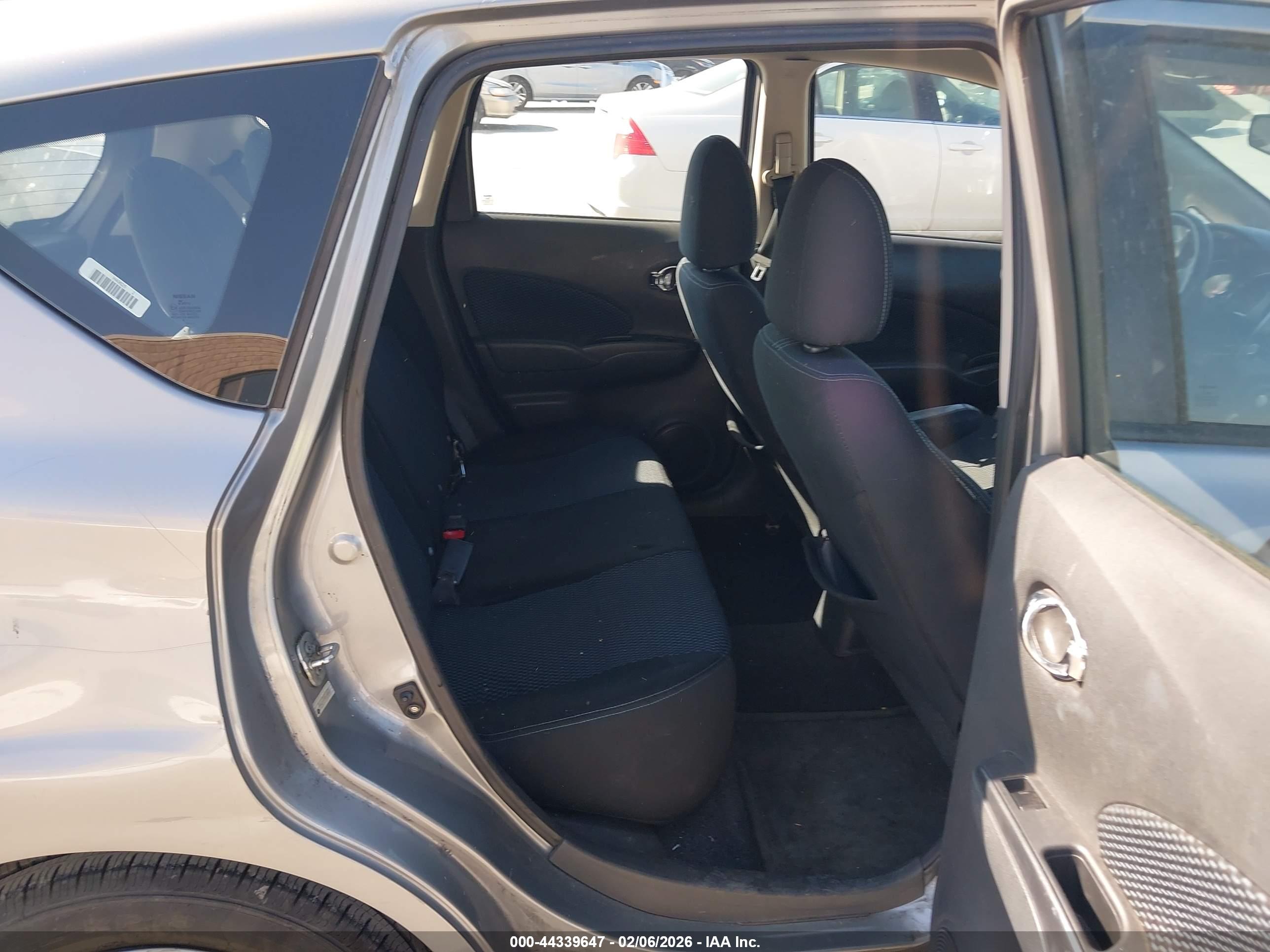 NISSAN VERSA image 8