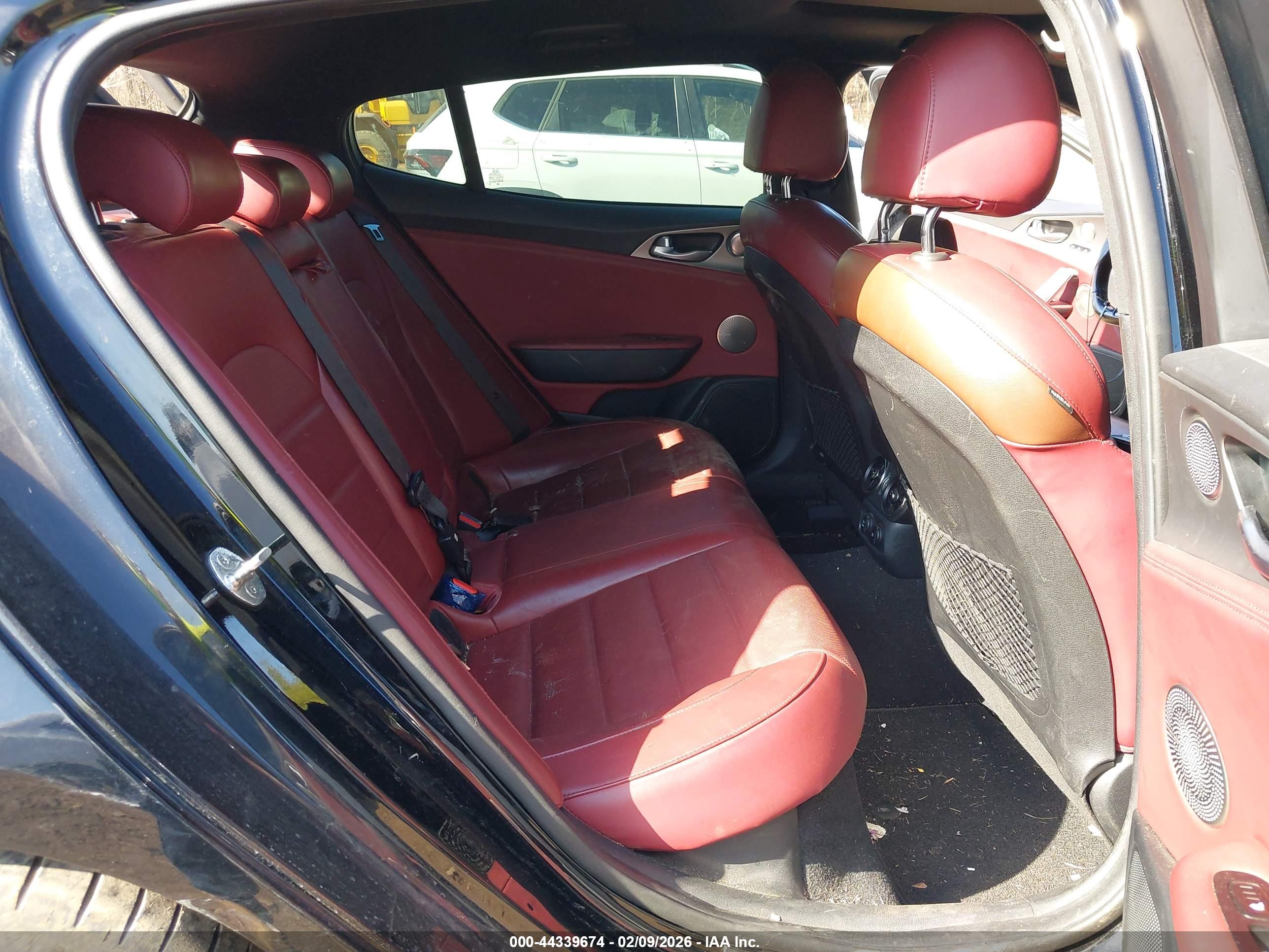 KIA STINGER image 8