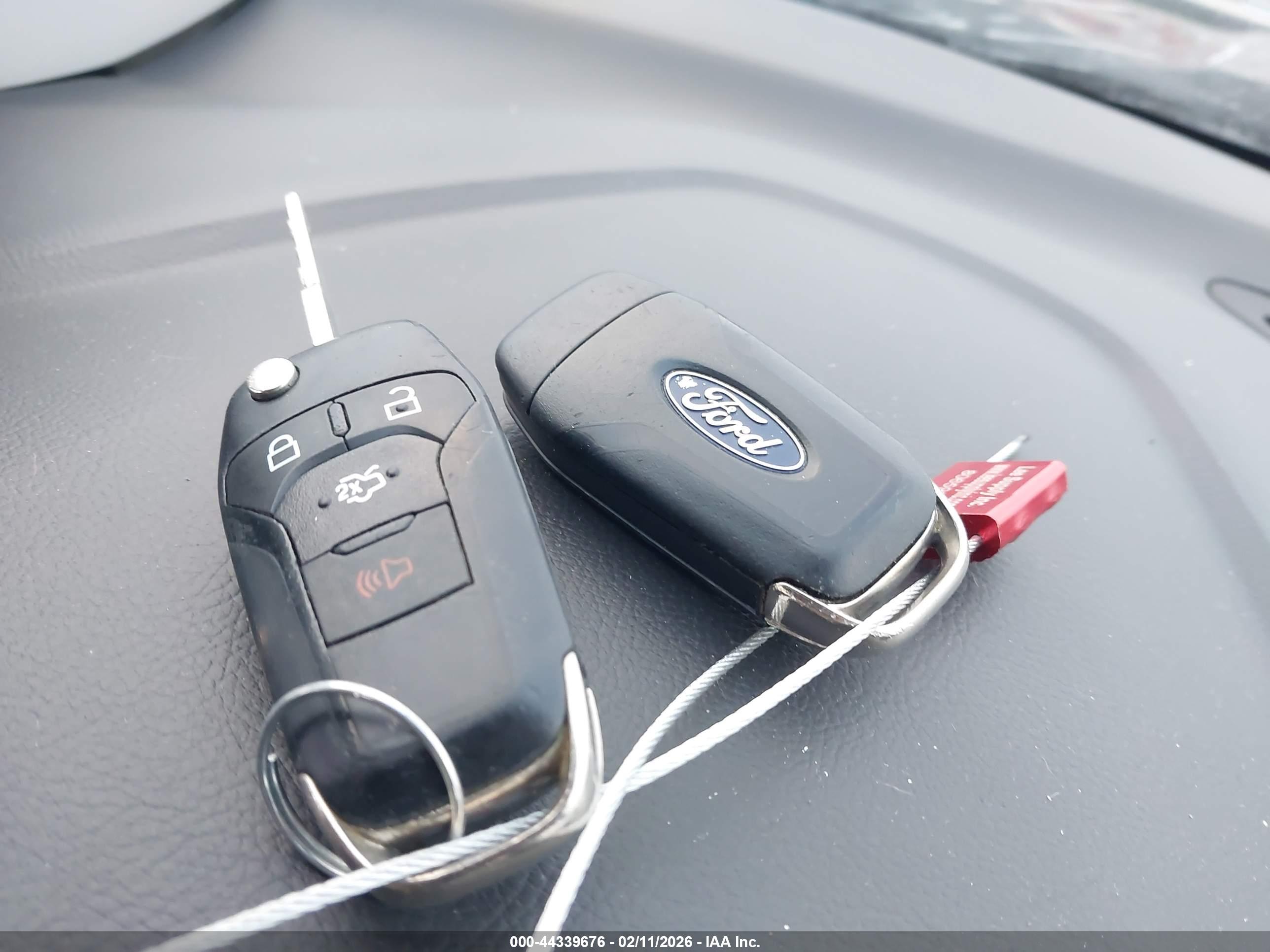 FORD FUSION image 11