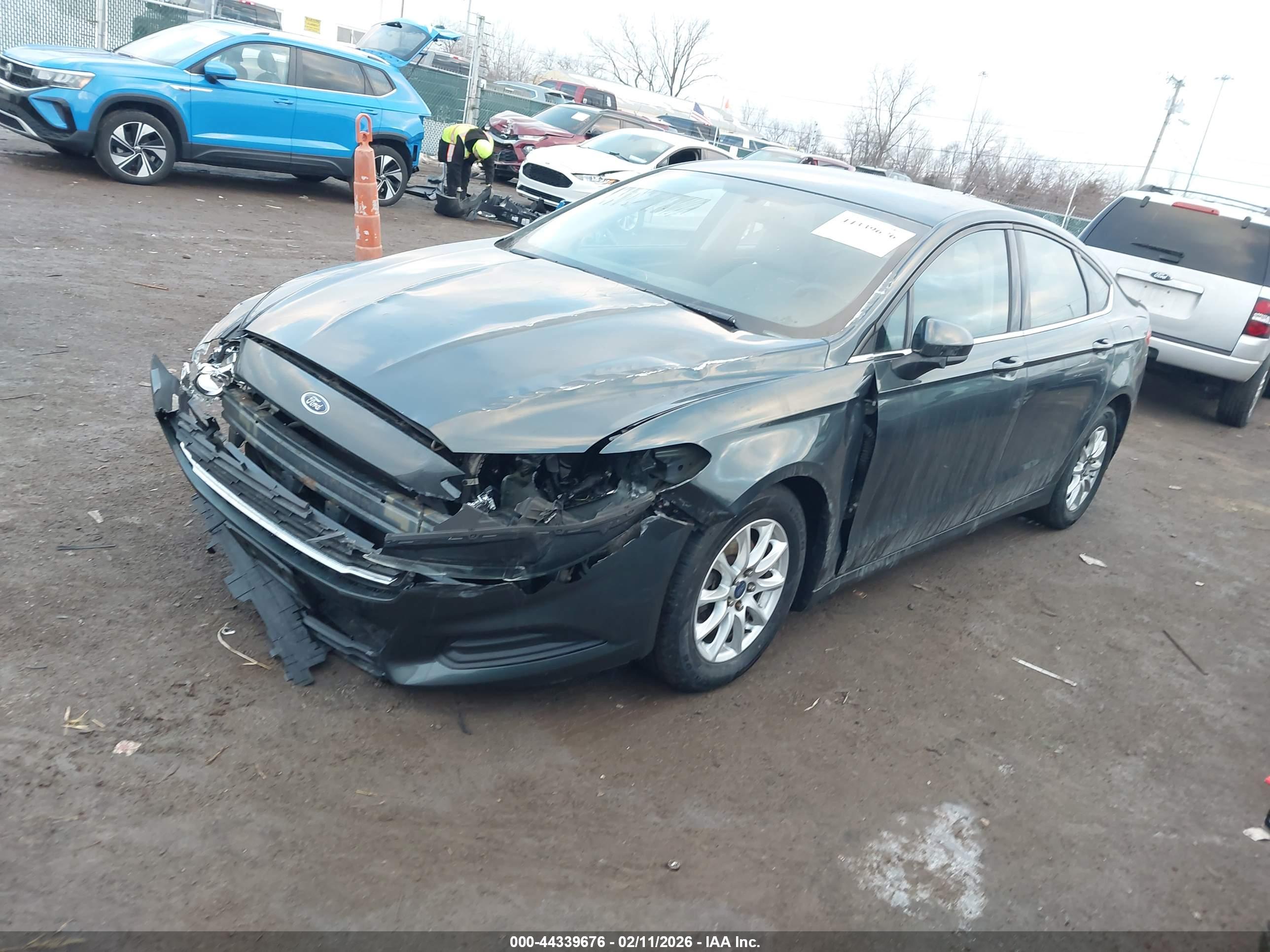 FORD FUSION image 2