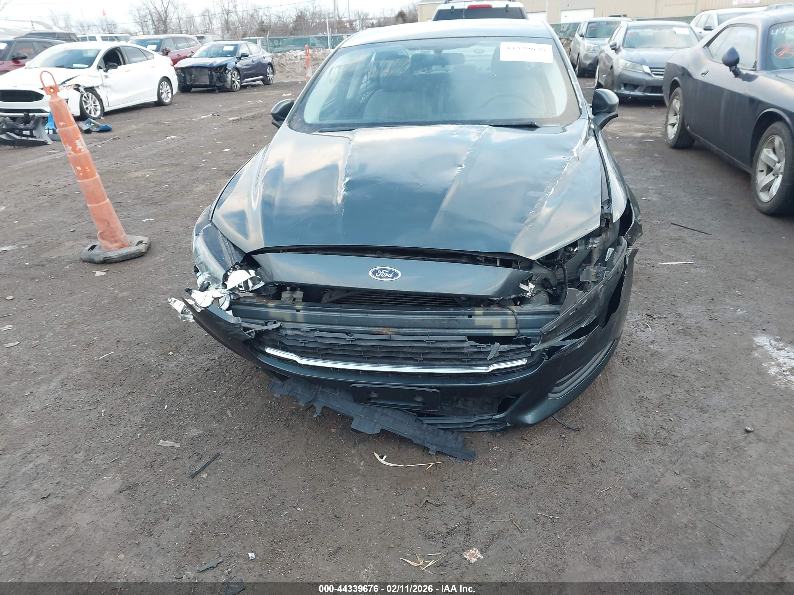 FORD FUSION image 6