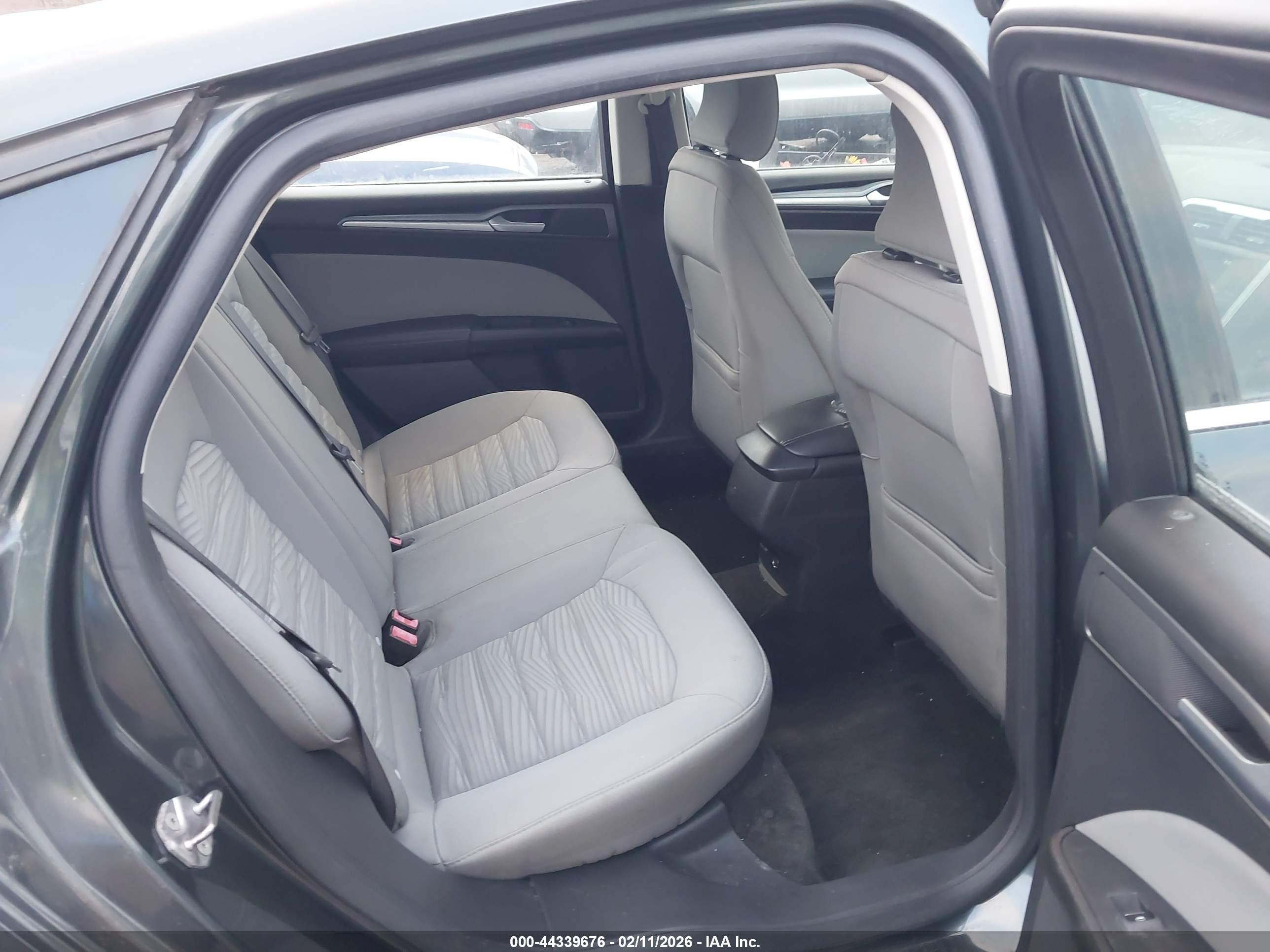 FORD FUSION image 8