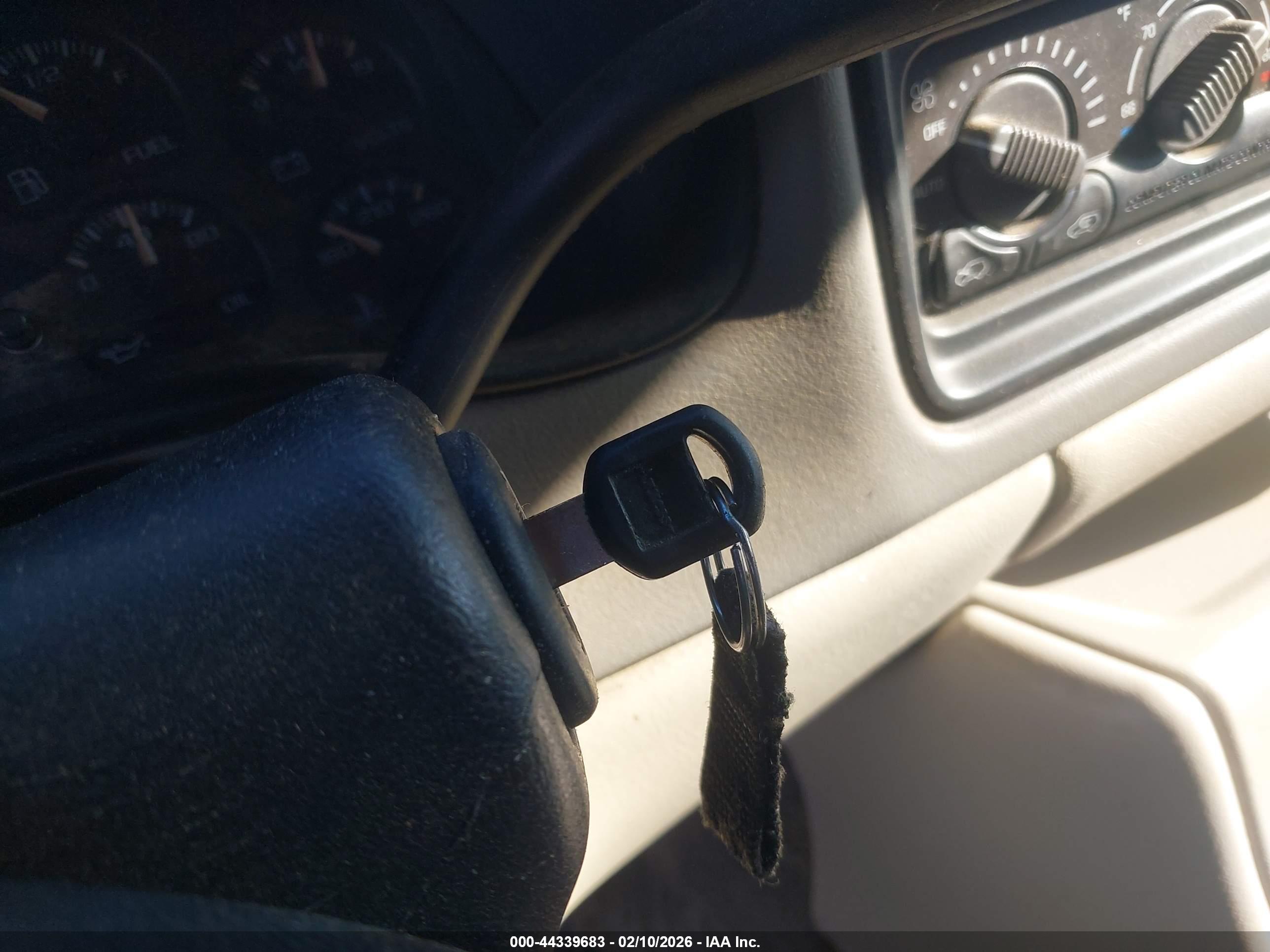 GMC YUKON image 11