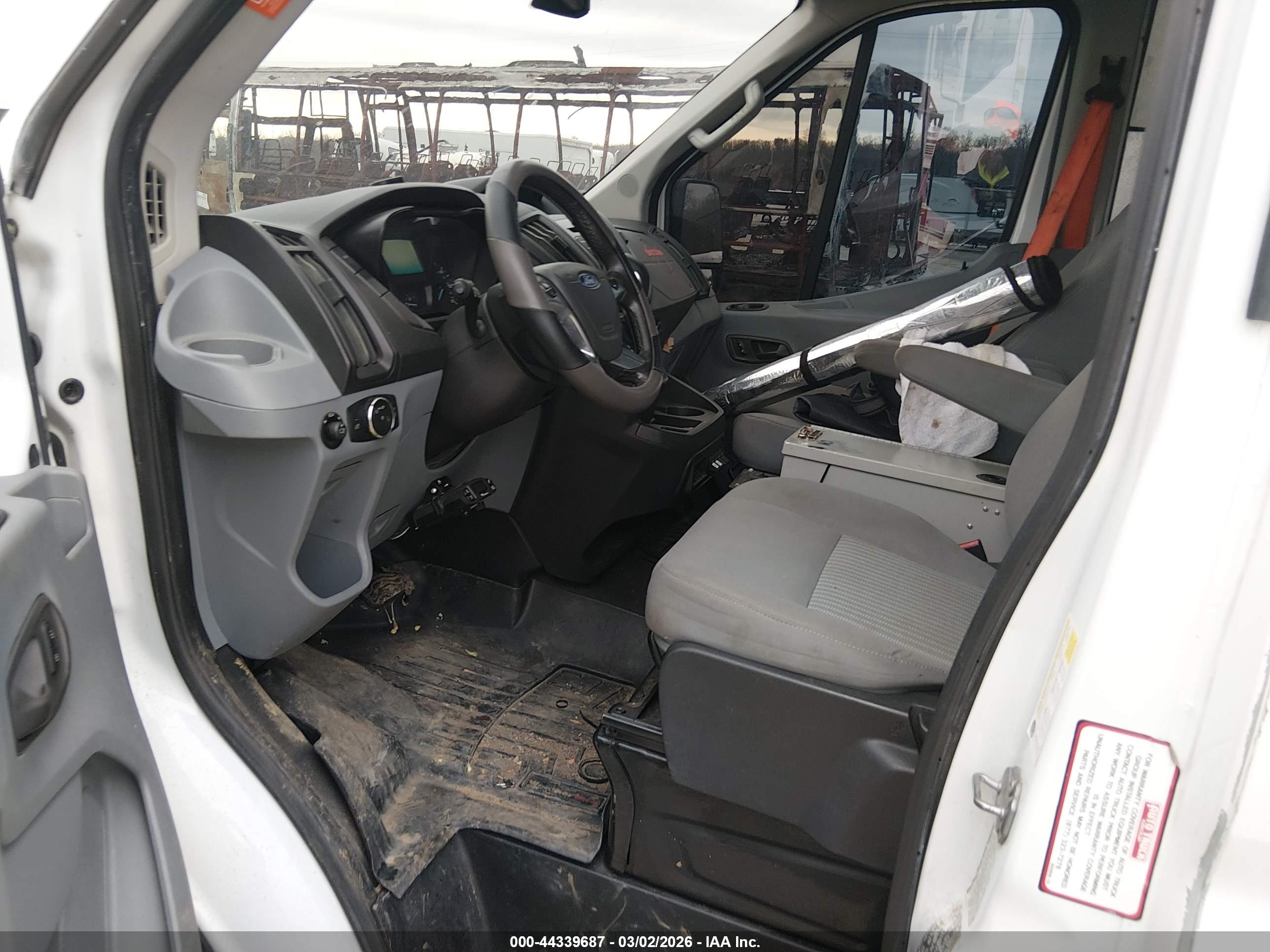 FORD TRANSIT-350 image 8