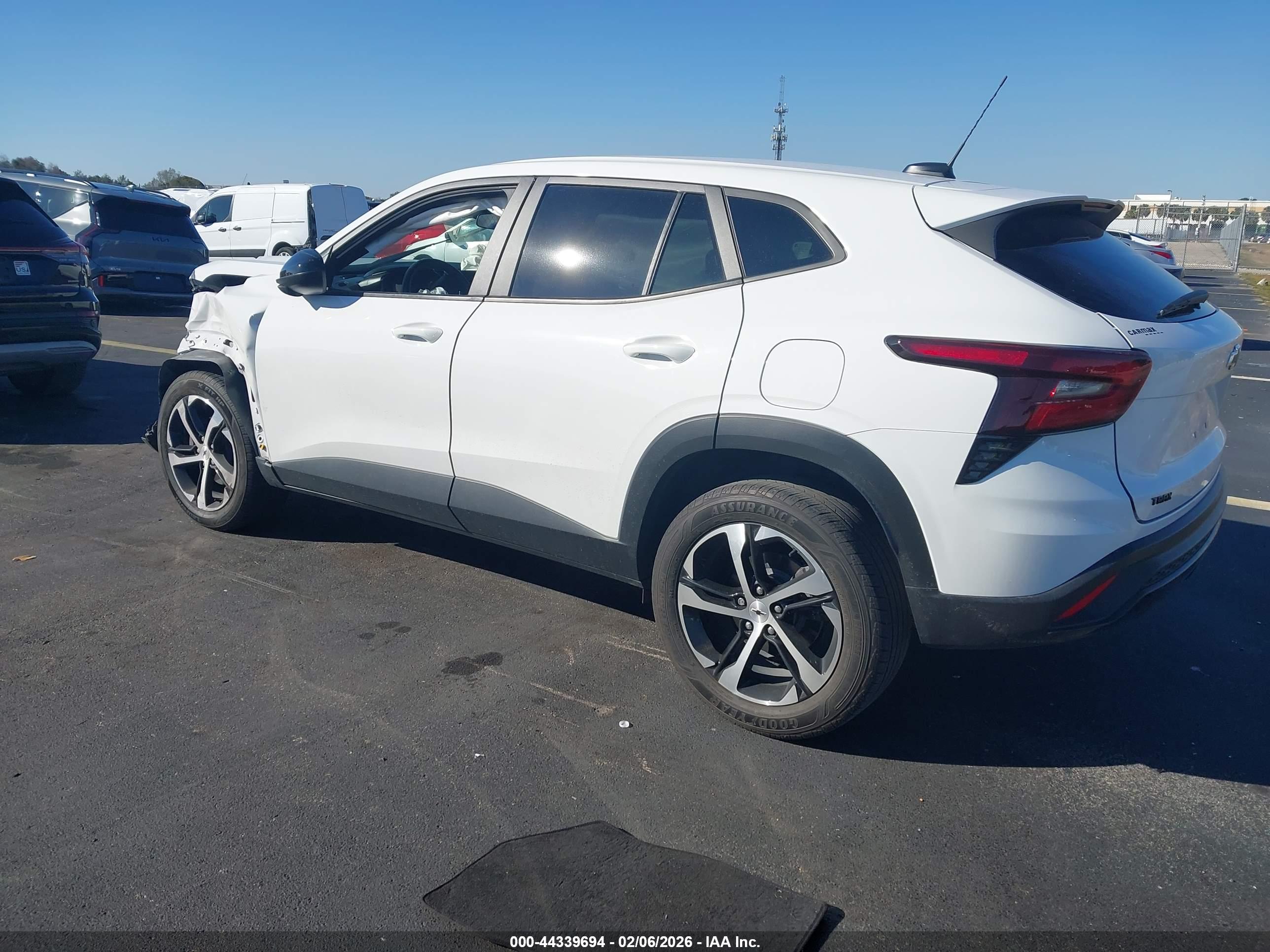 CHEVROLET TRAX image 3