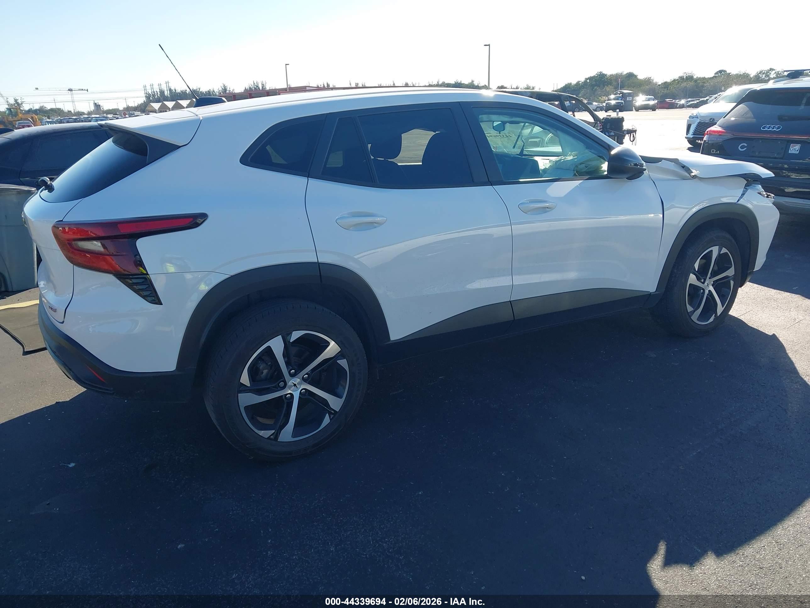 CHEVROLET TRAX image 4