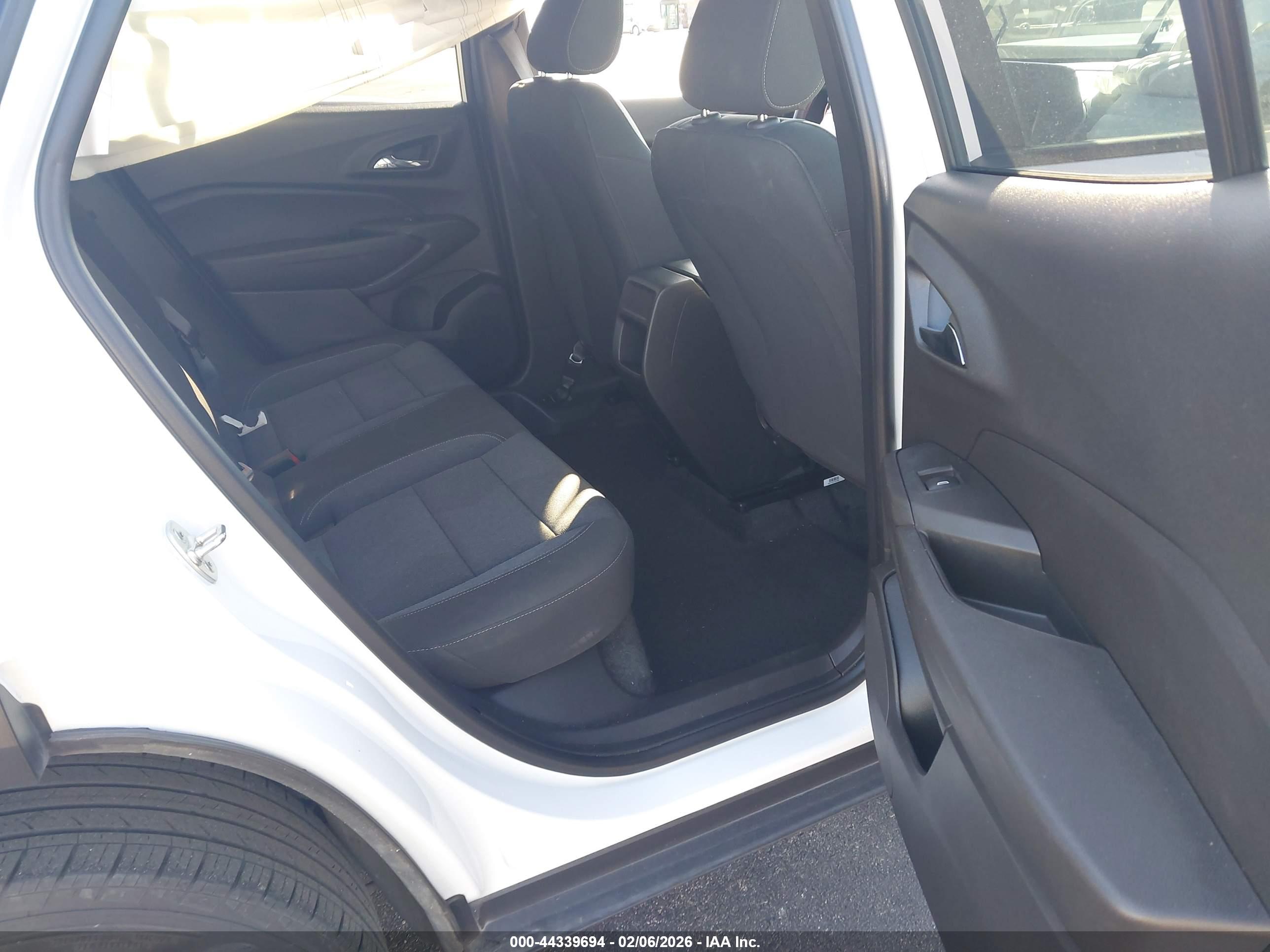 CHEVROLET TRAX image 8