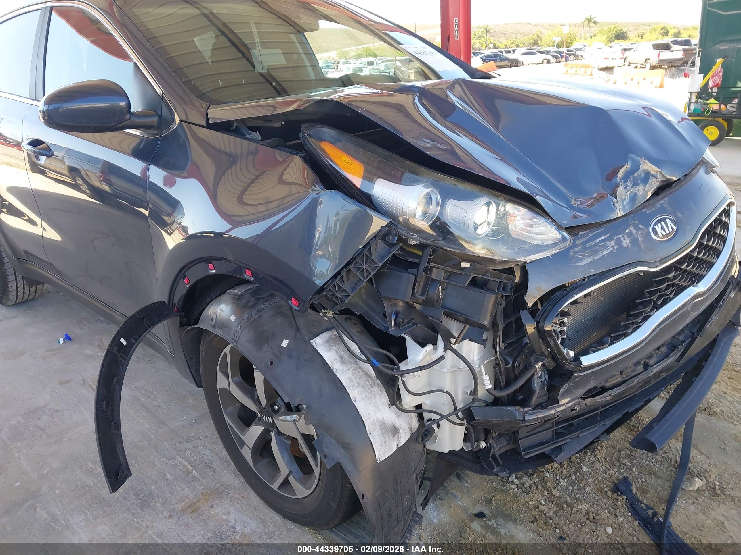 KIA SPORTAGE image 6