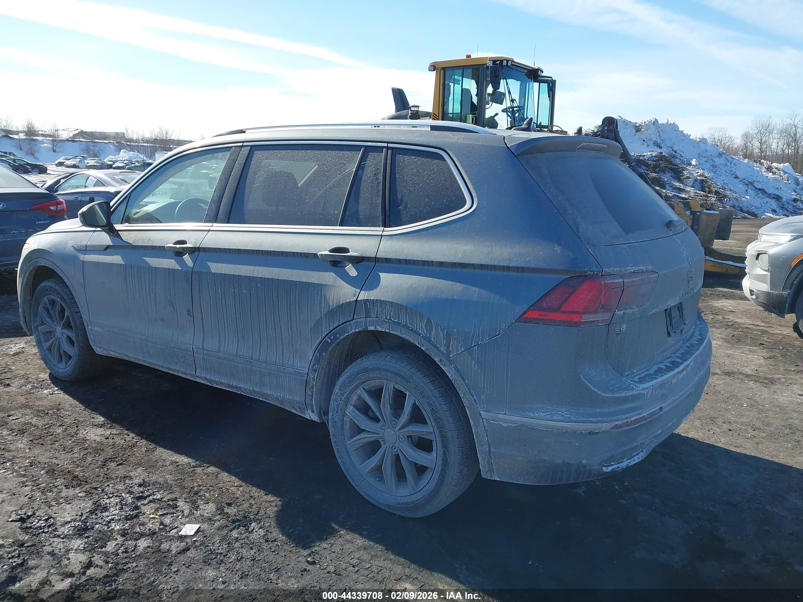 VOLKSWAGEN TIGUAN image 3