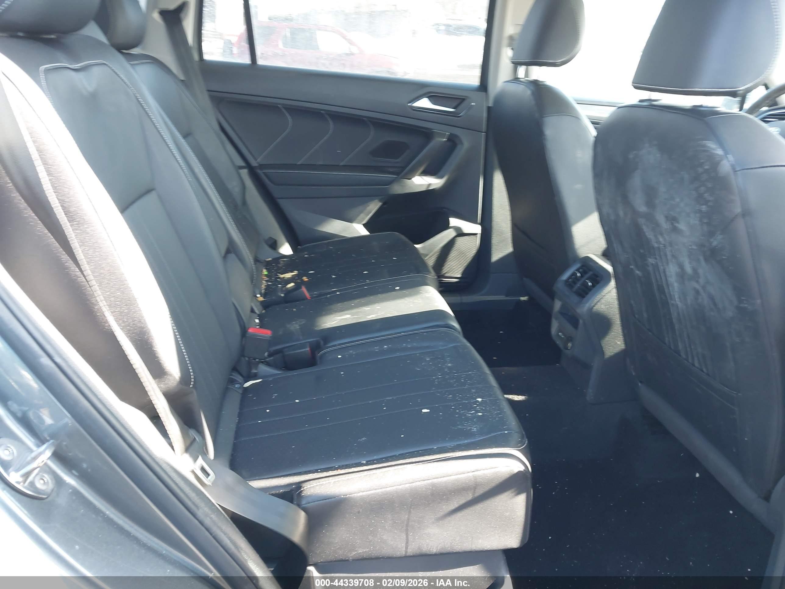 VOLKSWAGEN TIGUAN image 8