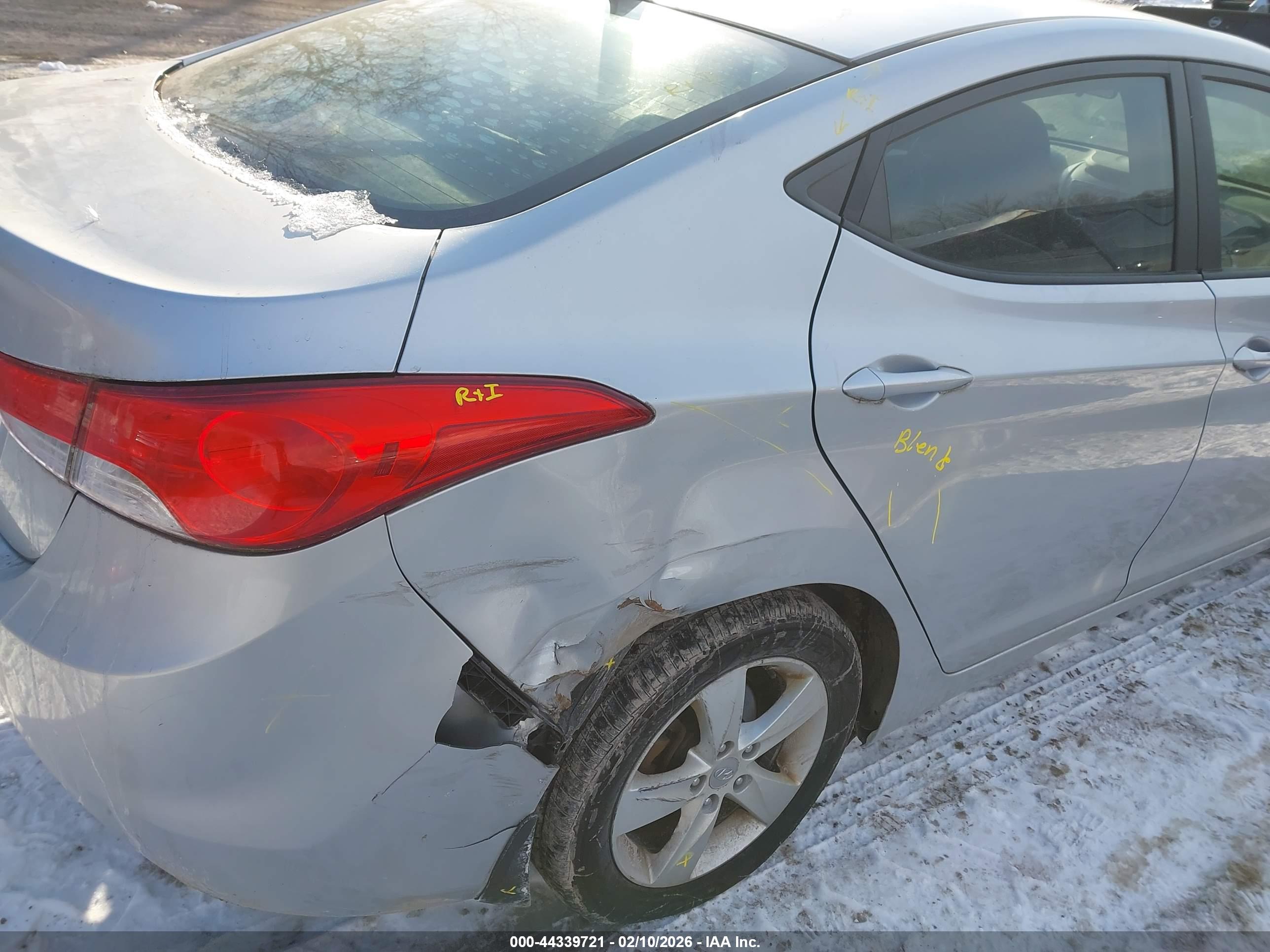HYUNDAI ELANTRA image 6