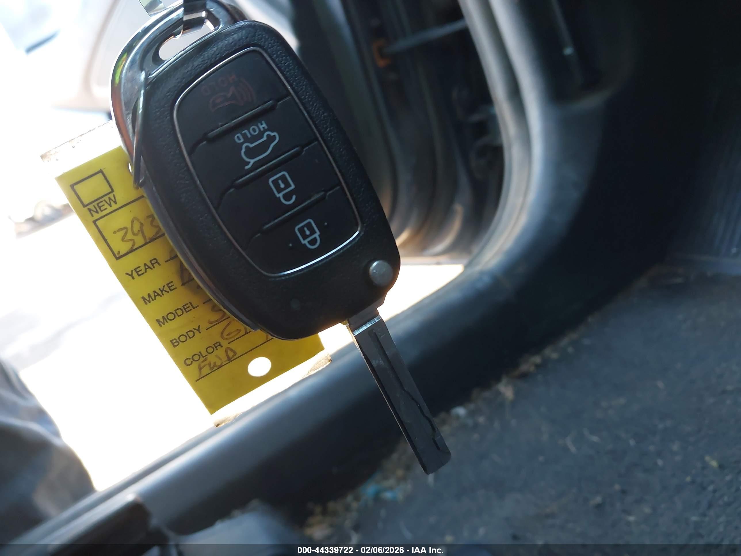 HYUNDAI TUCSON image 11