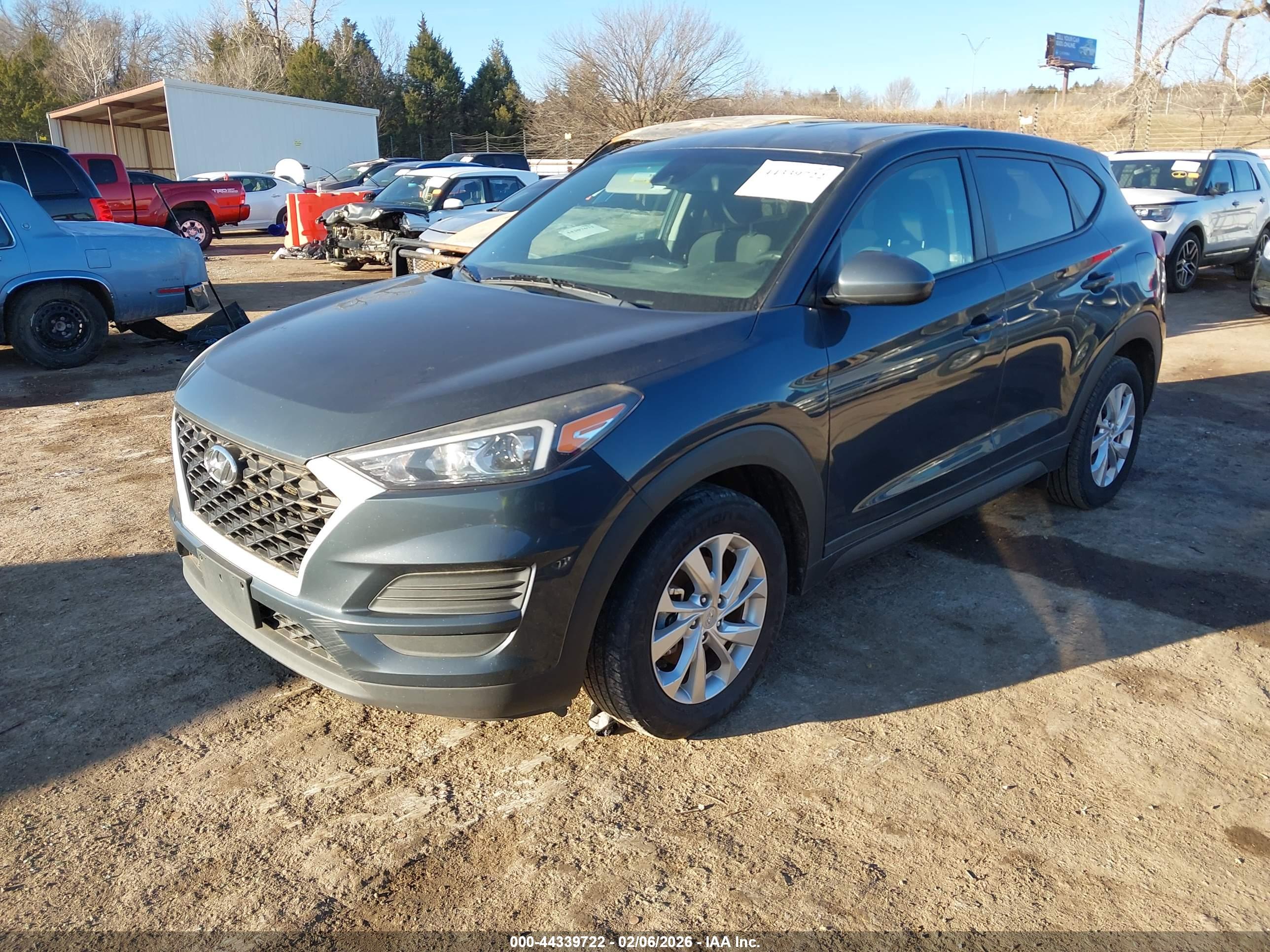 HYUNDAI TUCSON image 2