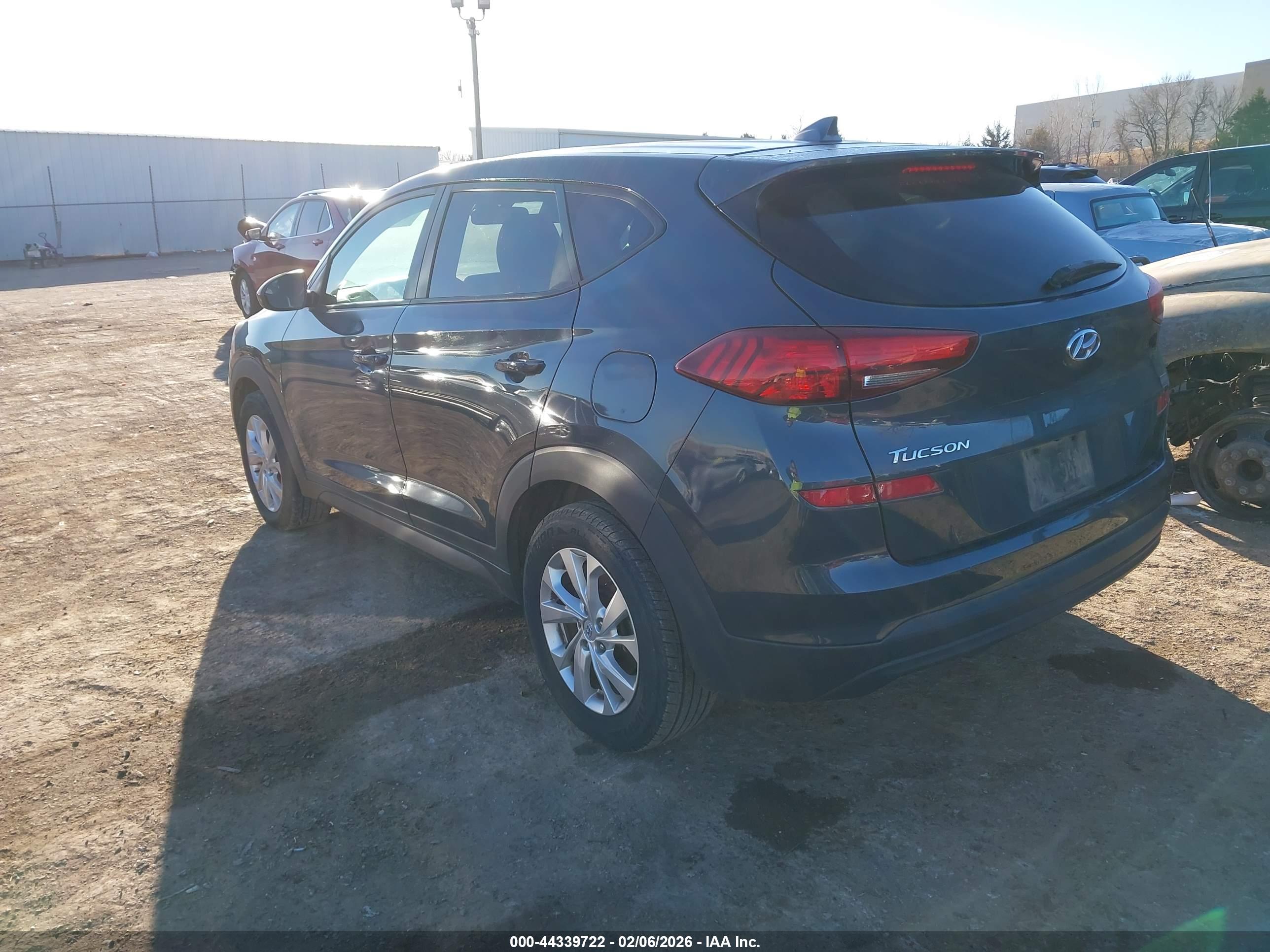 HYUNDAI TUCSON image 3