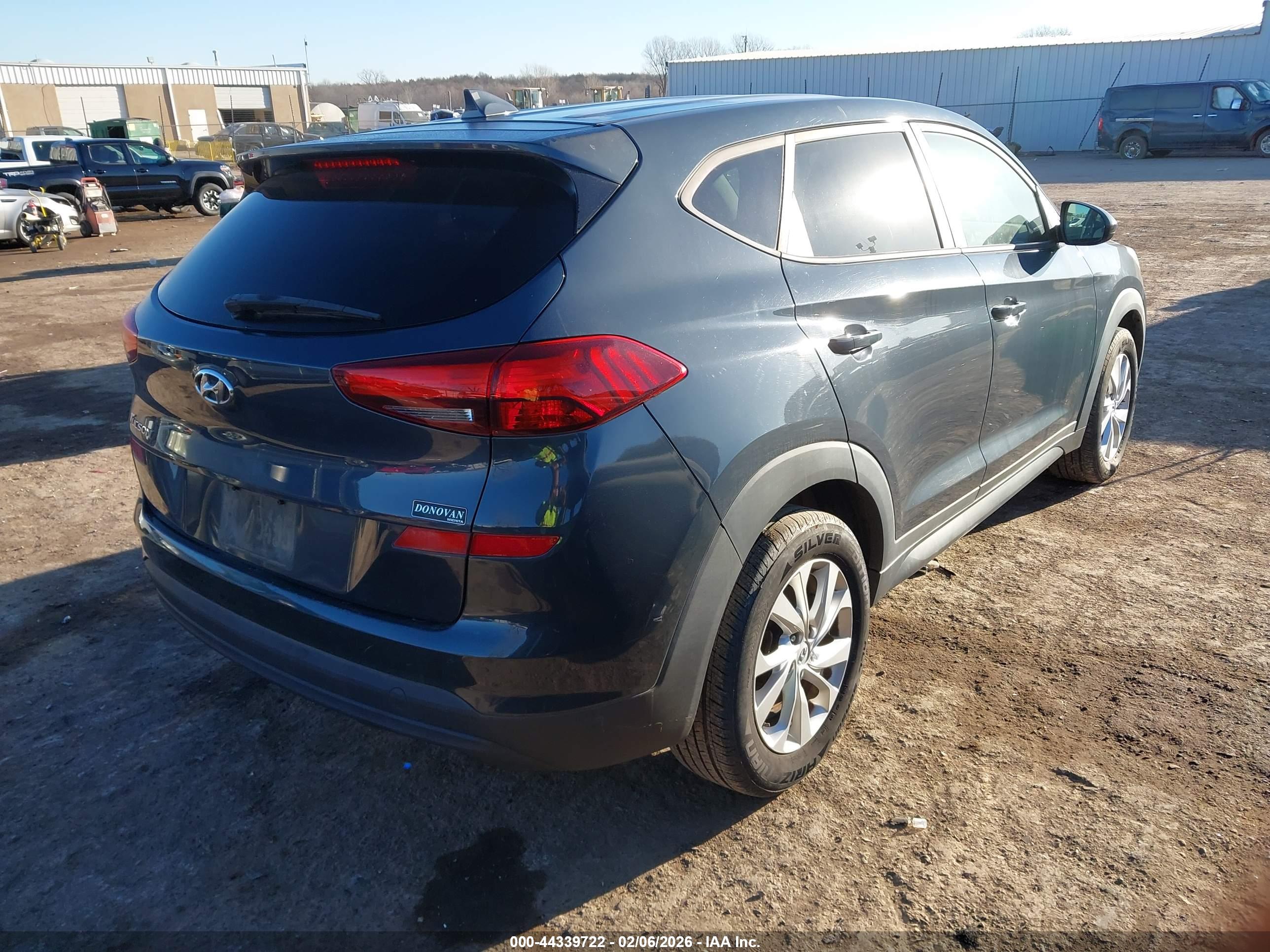 HYUNDAI TUCSON image 4