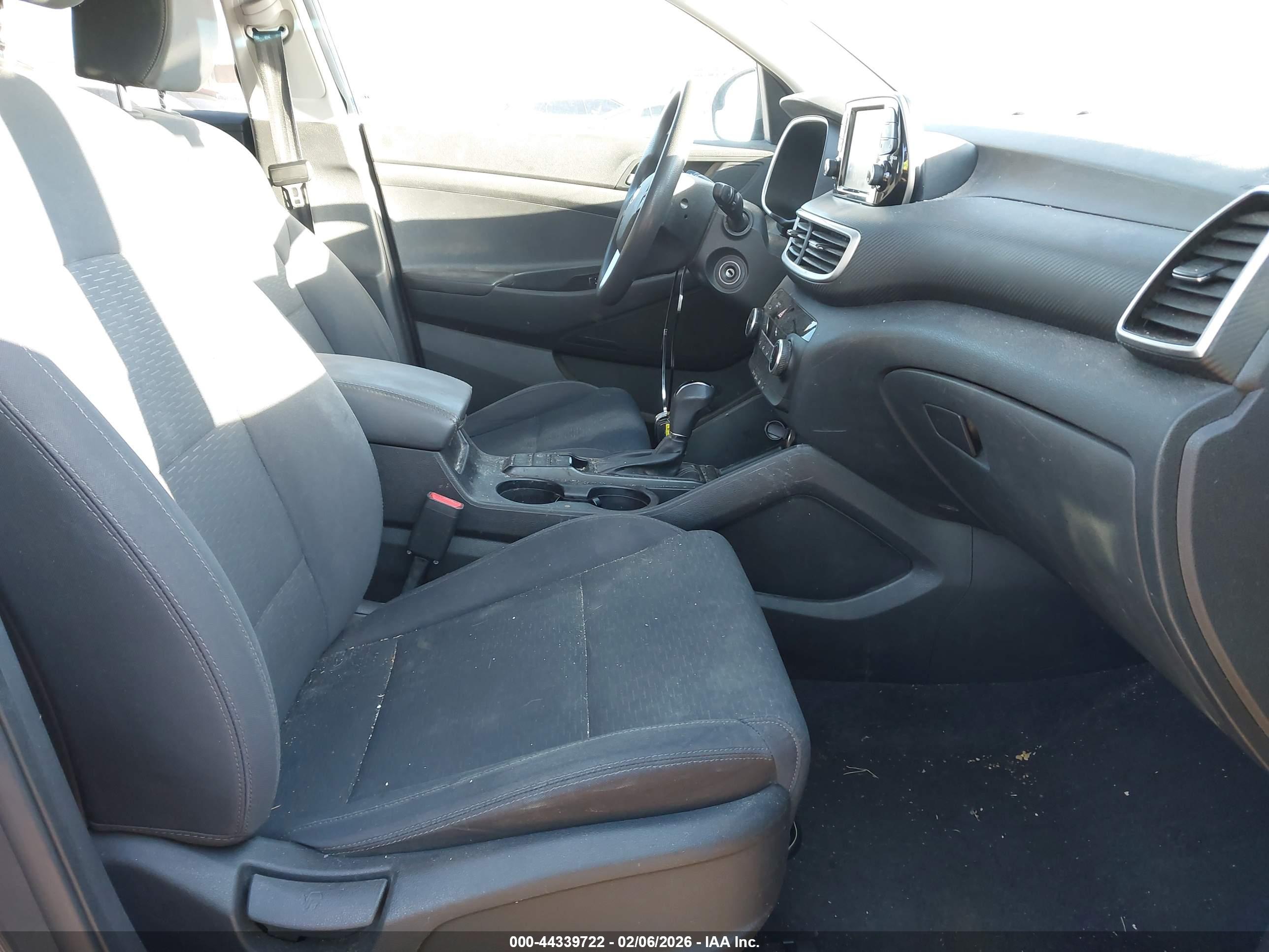 HYUNDAI TUCSON image 5