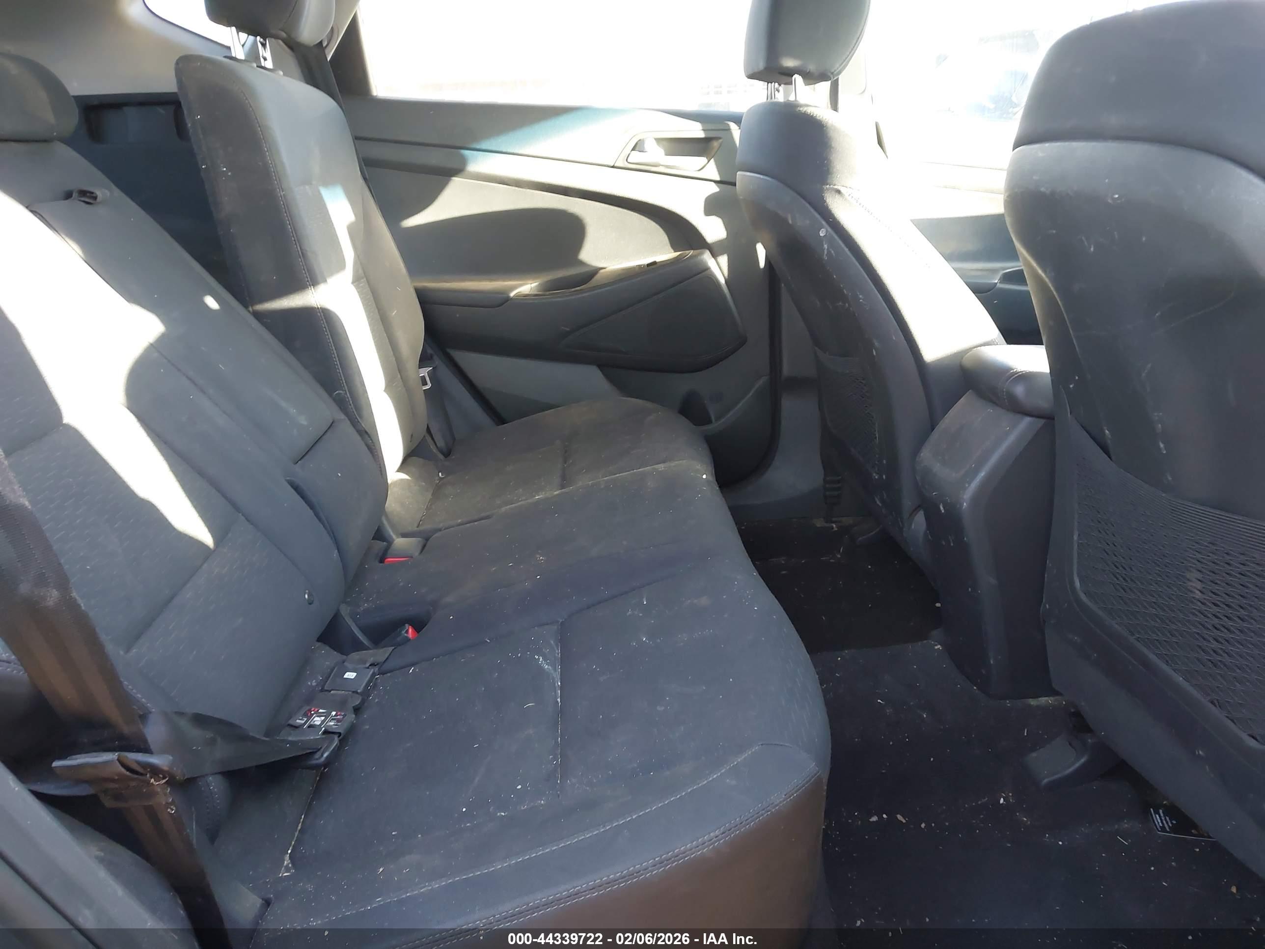 HYUNDAI TUCSON image 8