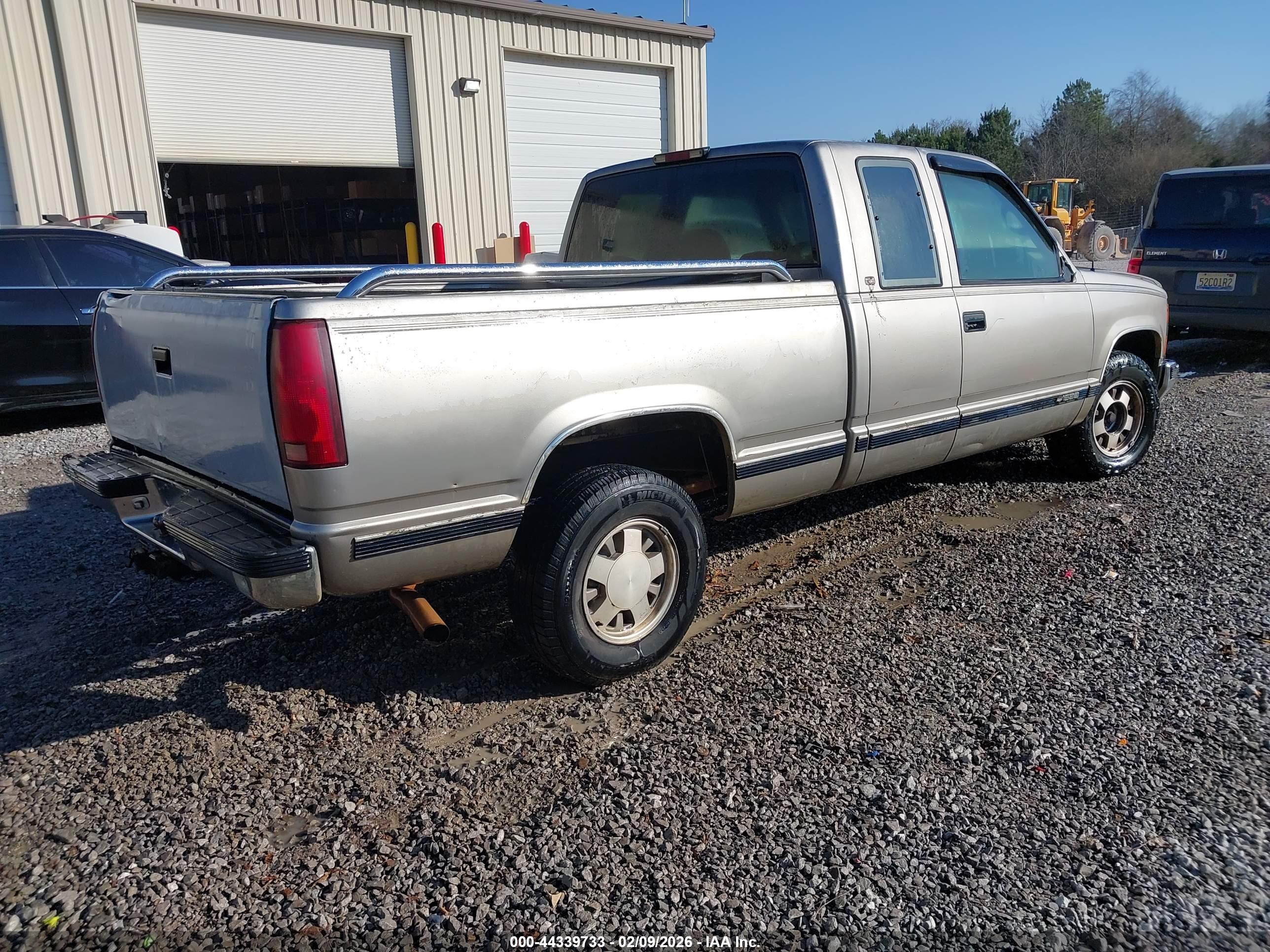 CHEVROLET C1500 image 4