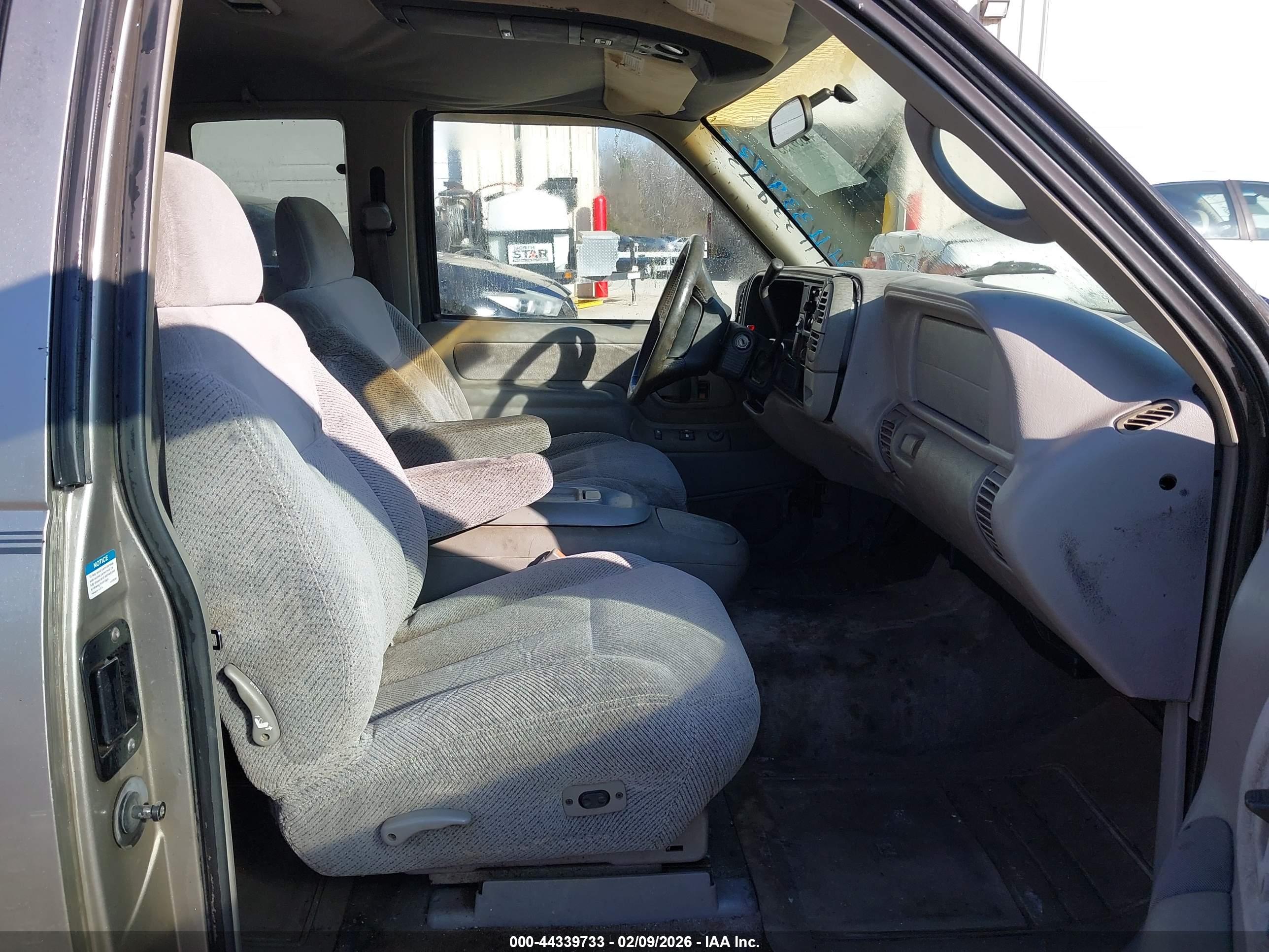 CHEVROLET C1500 image 5