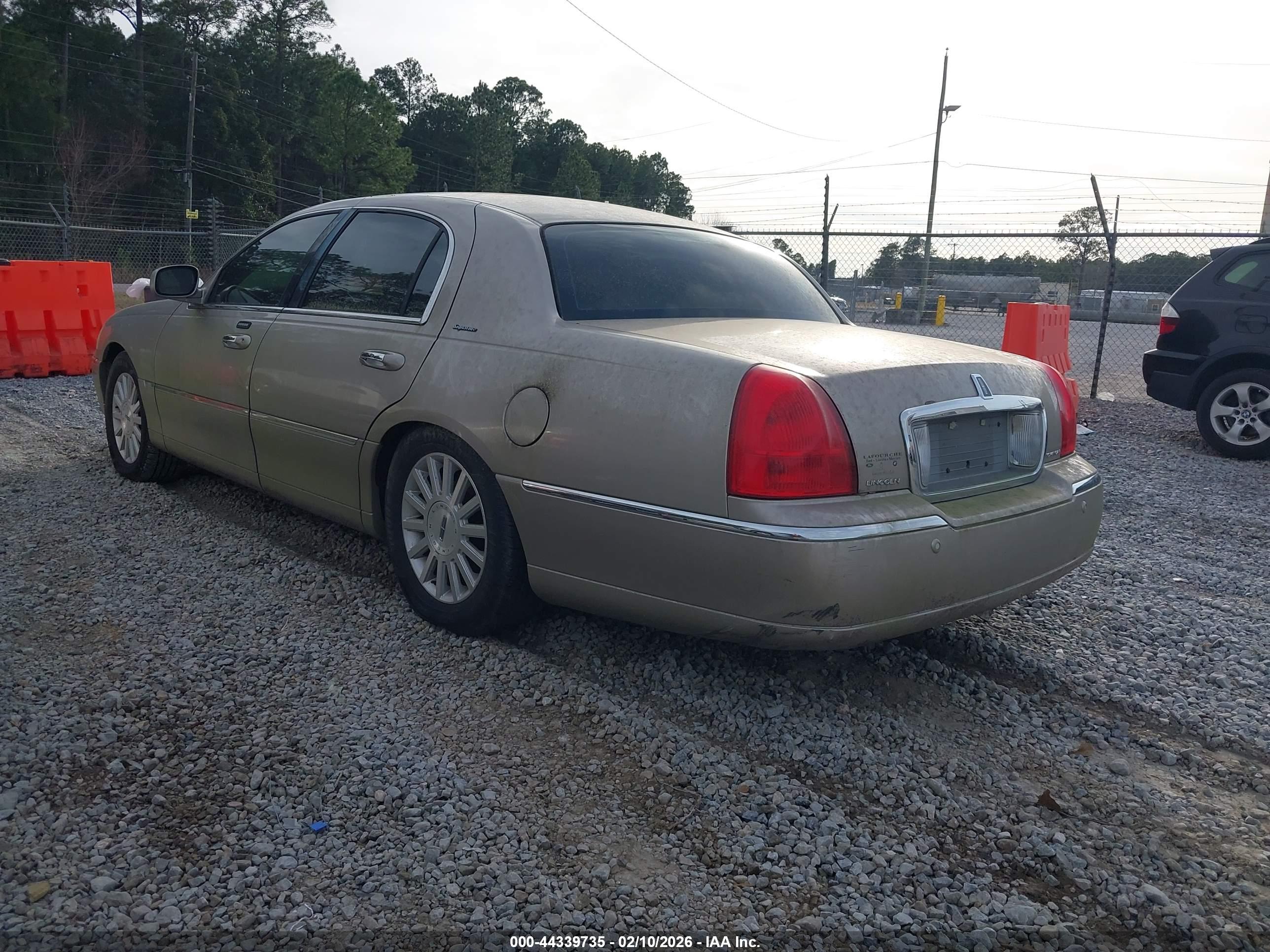 LINCOLN TOWN image 3