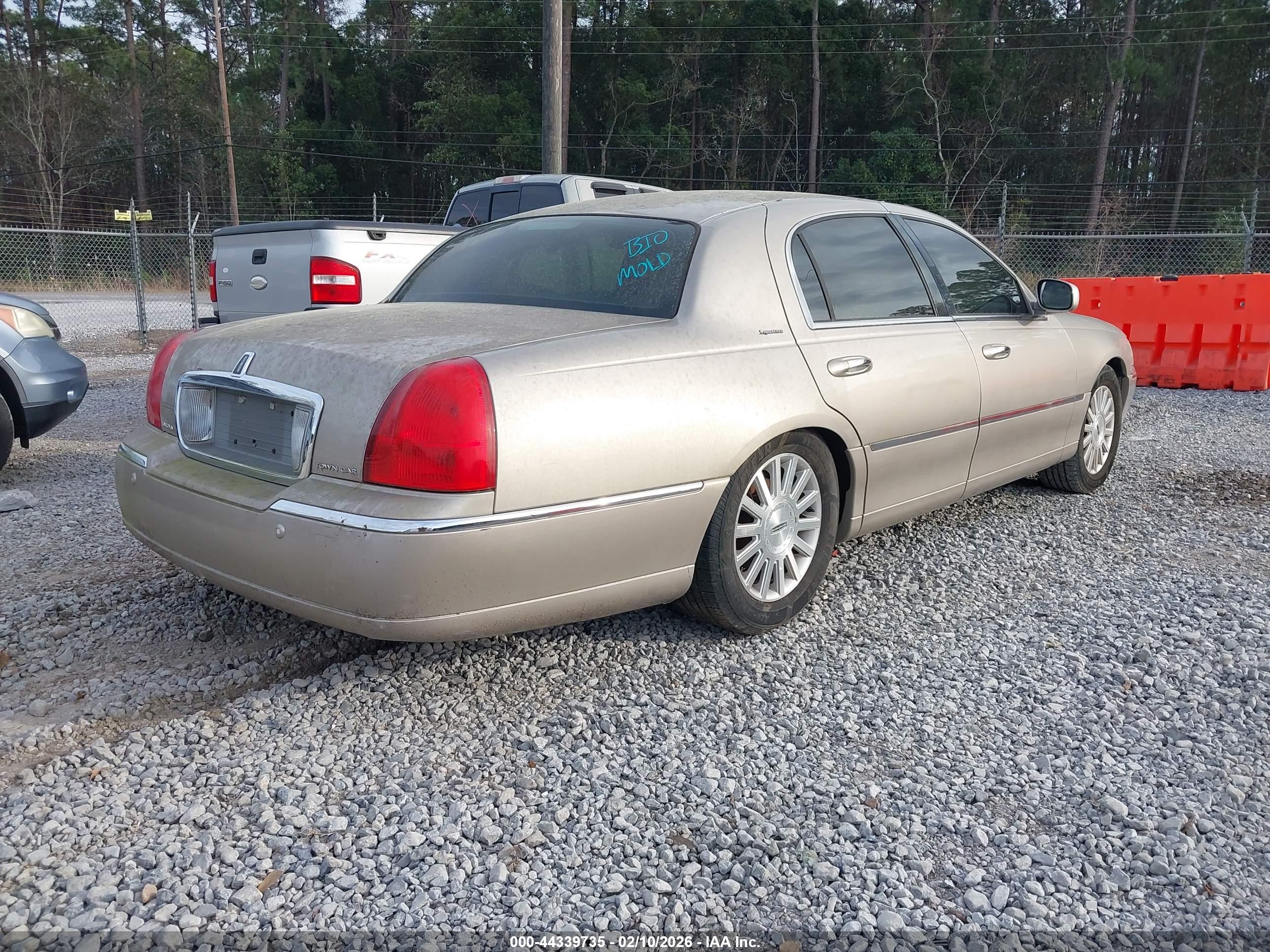 LINCOLN TOWN image 4