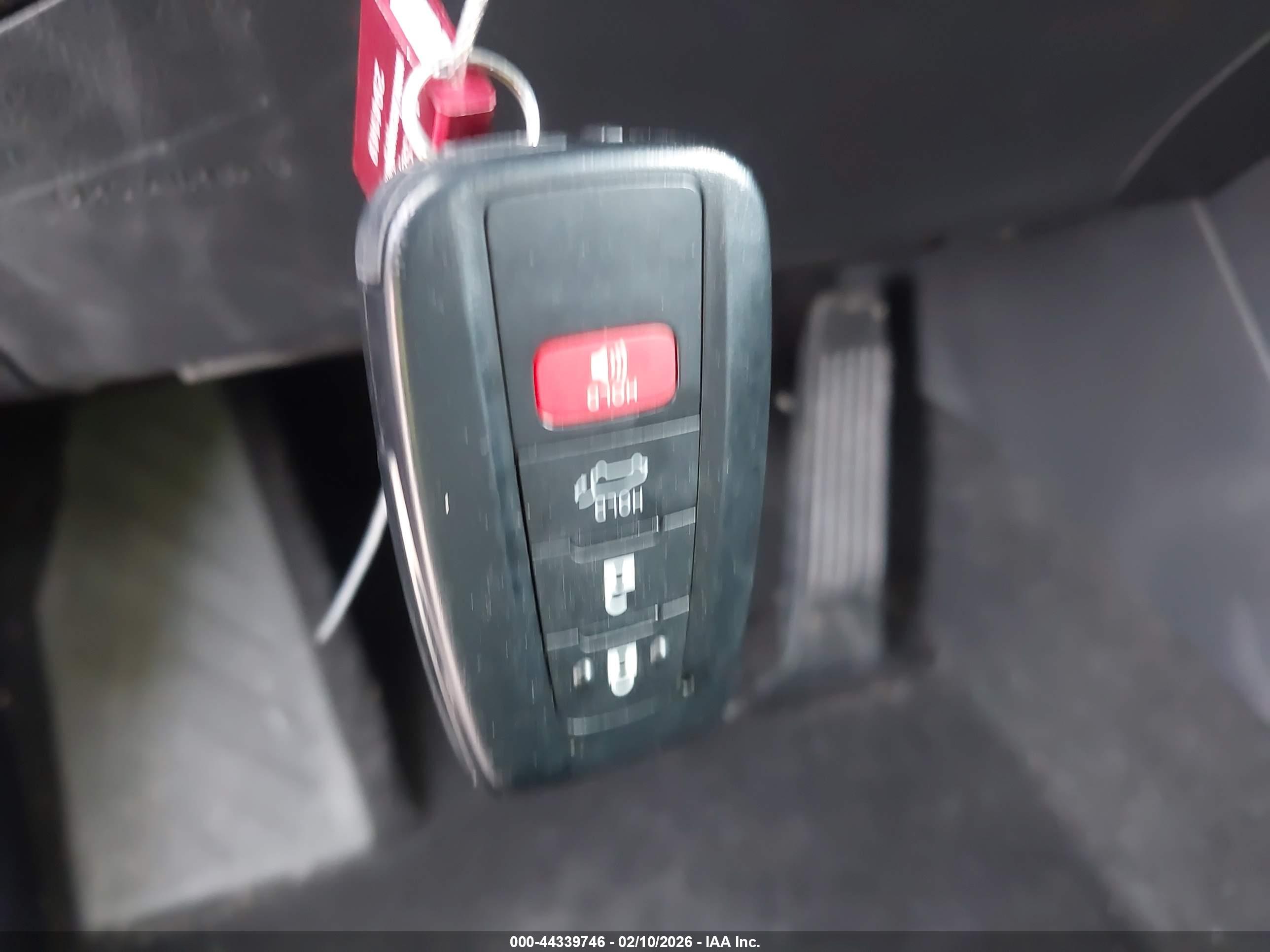 TOYOTA RAV4 image 11