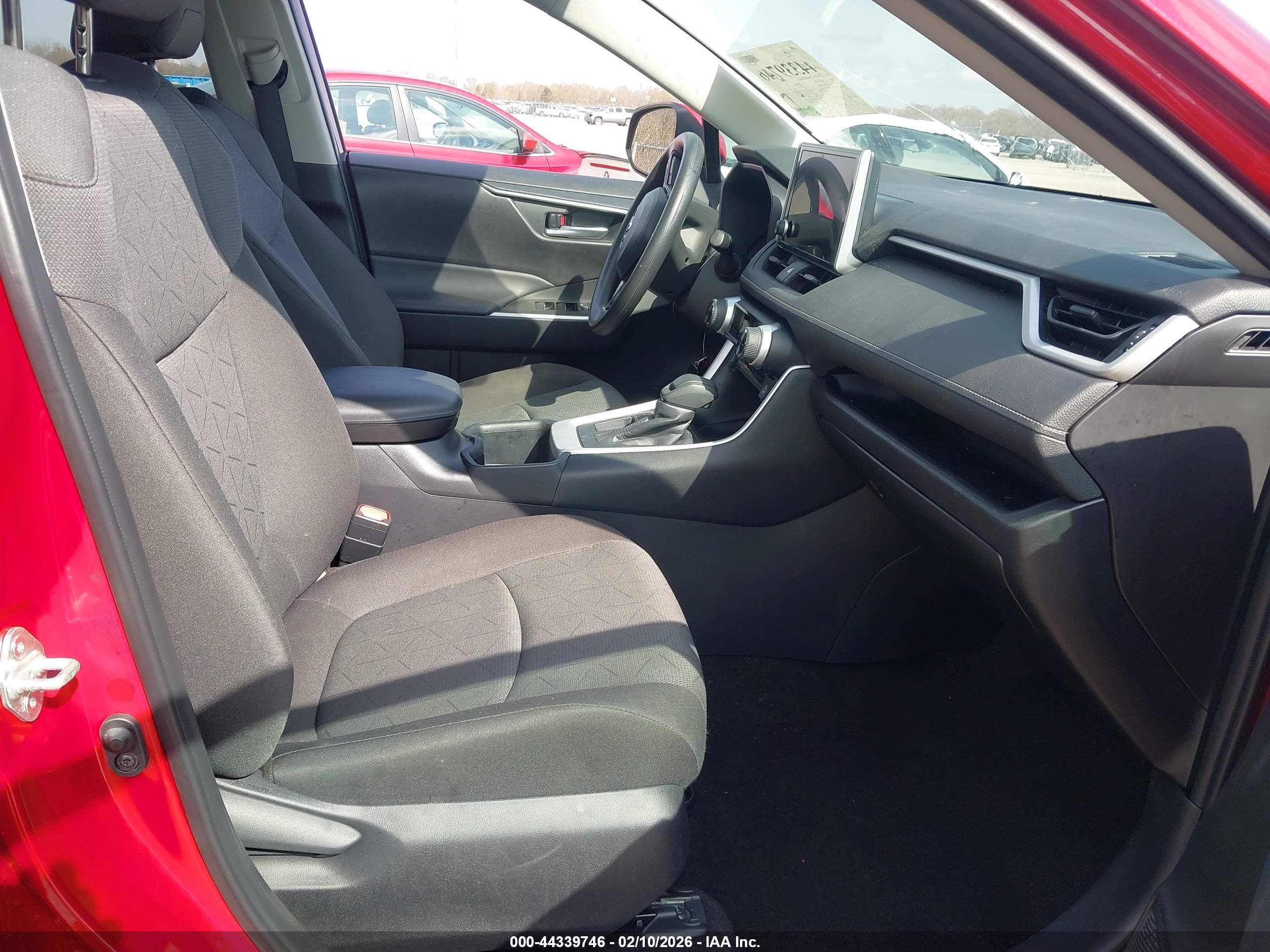 TOYOTA RAV4 image 5