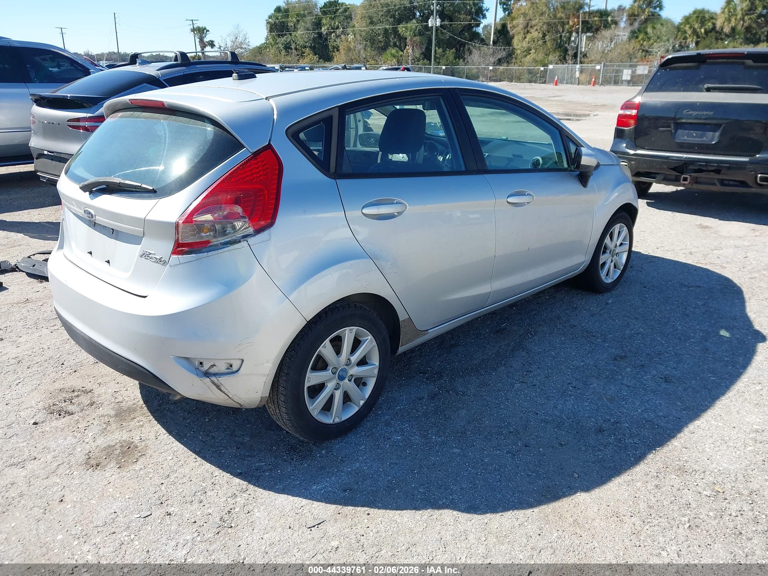 FORD FIESTA image 4