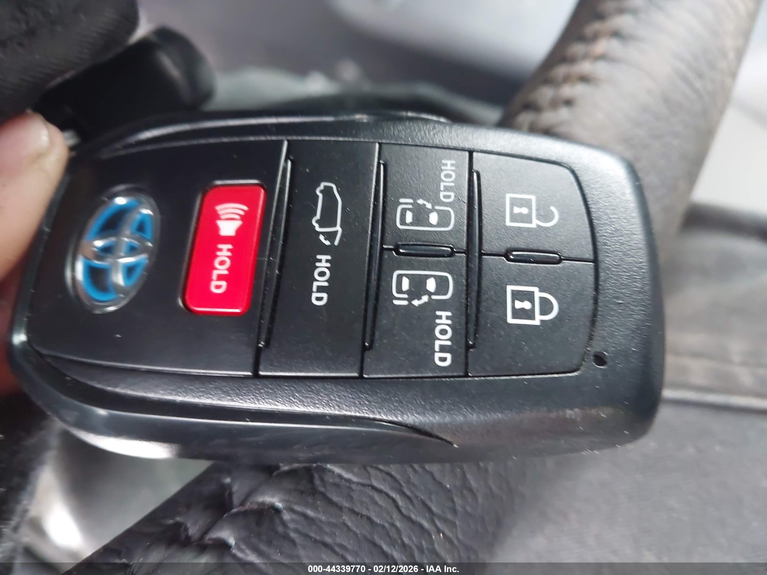 TOYOTA SIENNA image 11