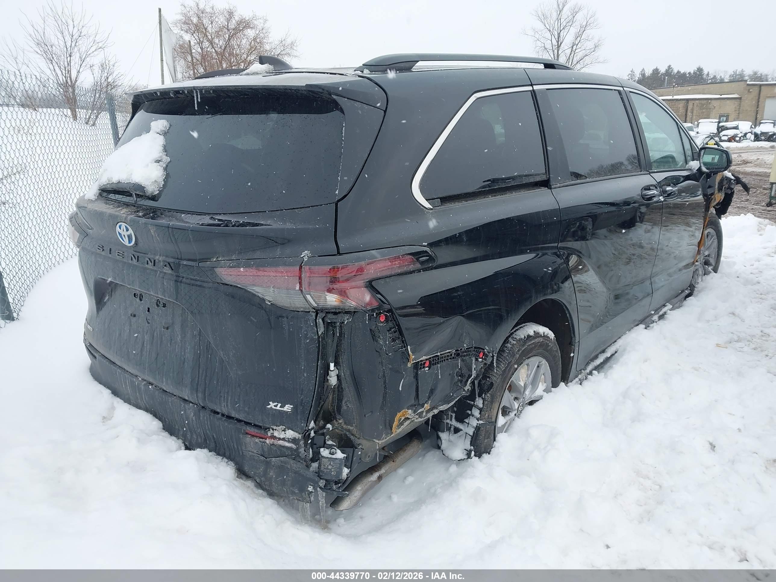 TOYOTA SIENNA image 4
