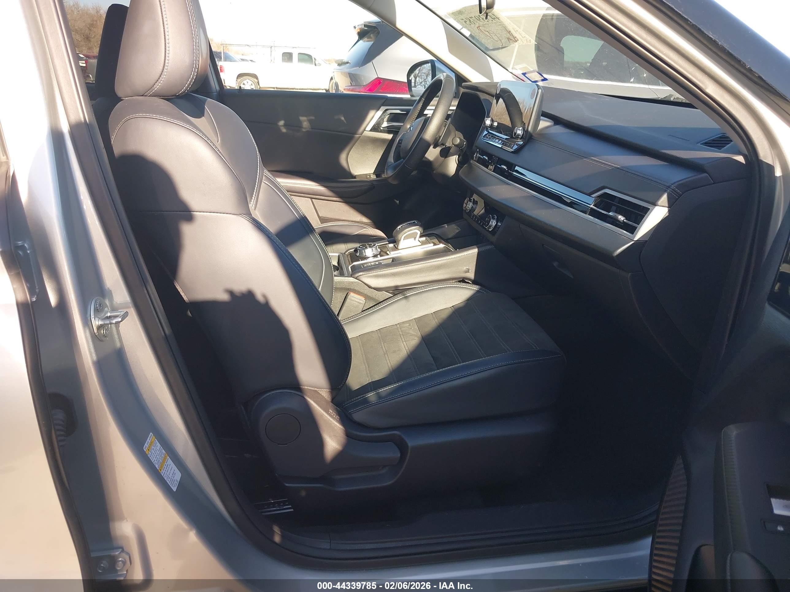 MITSUBISHI OUTLANDER image 5
