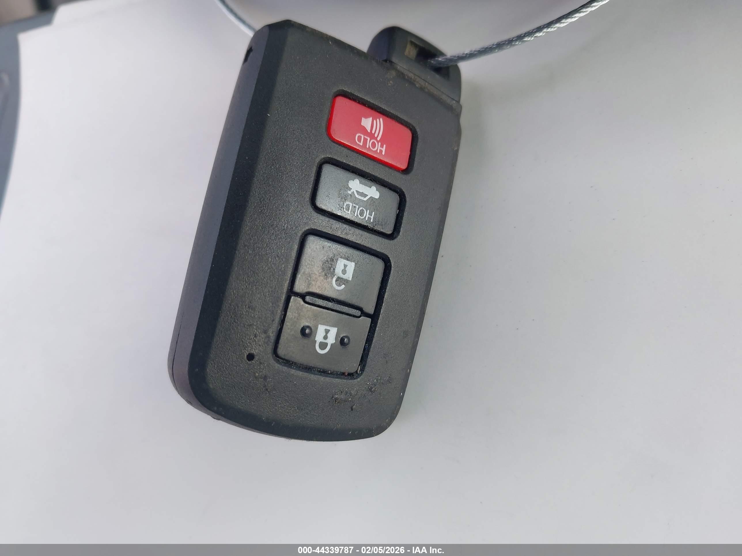 TOYOTA CAMRY image 11