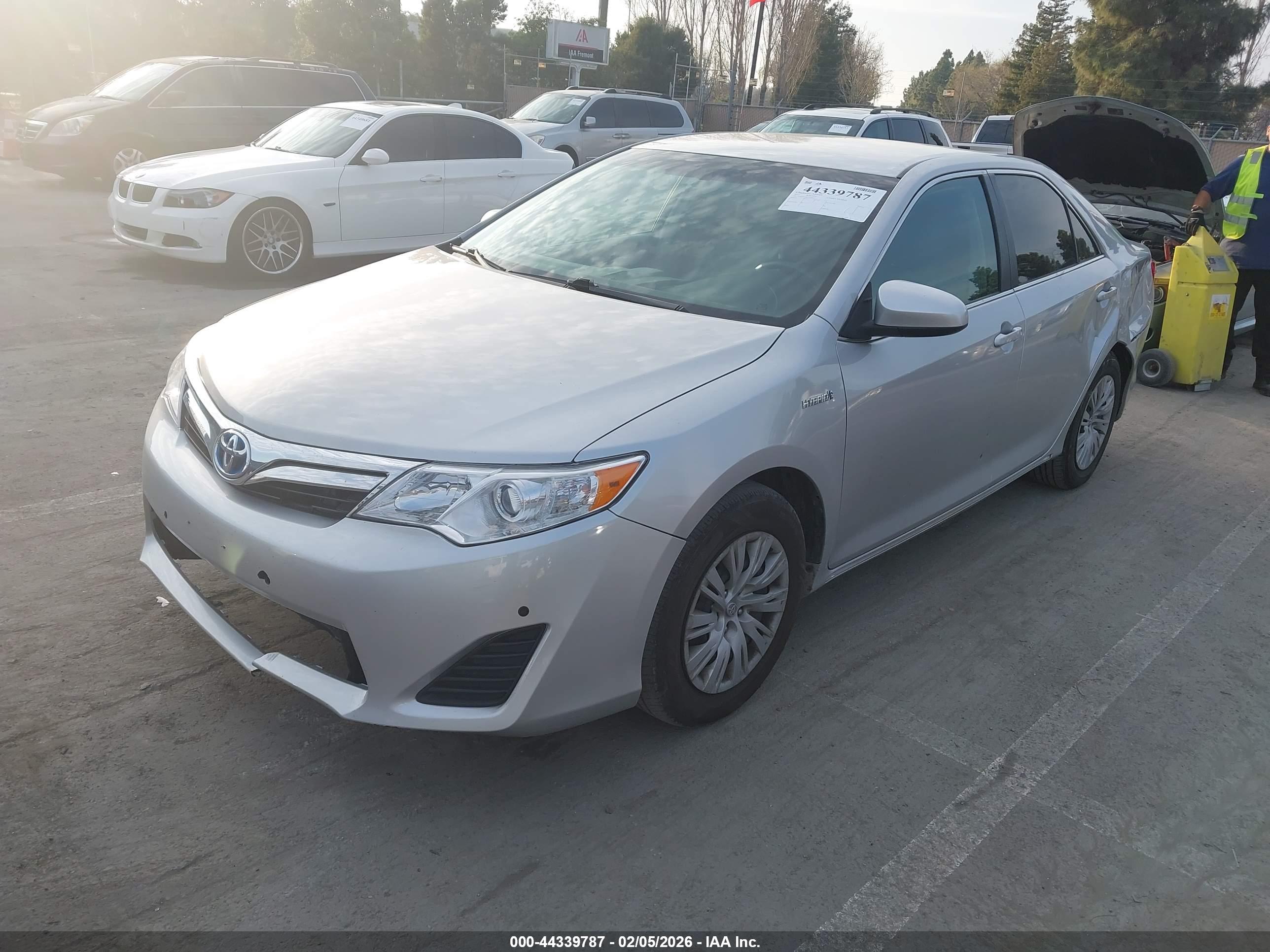 TOYOTA CAMRY image 2