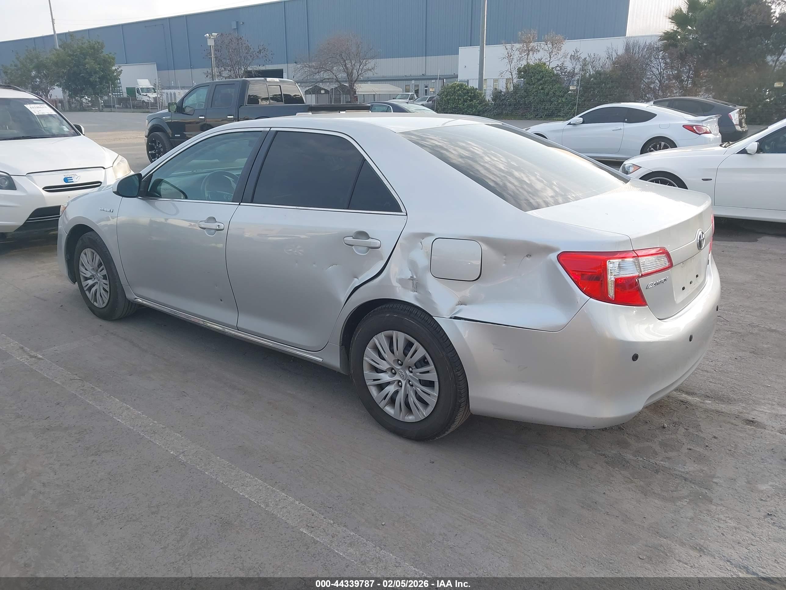 TOYOTA CAMRY image 3