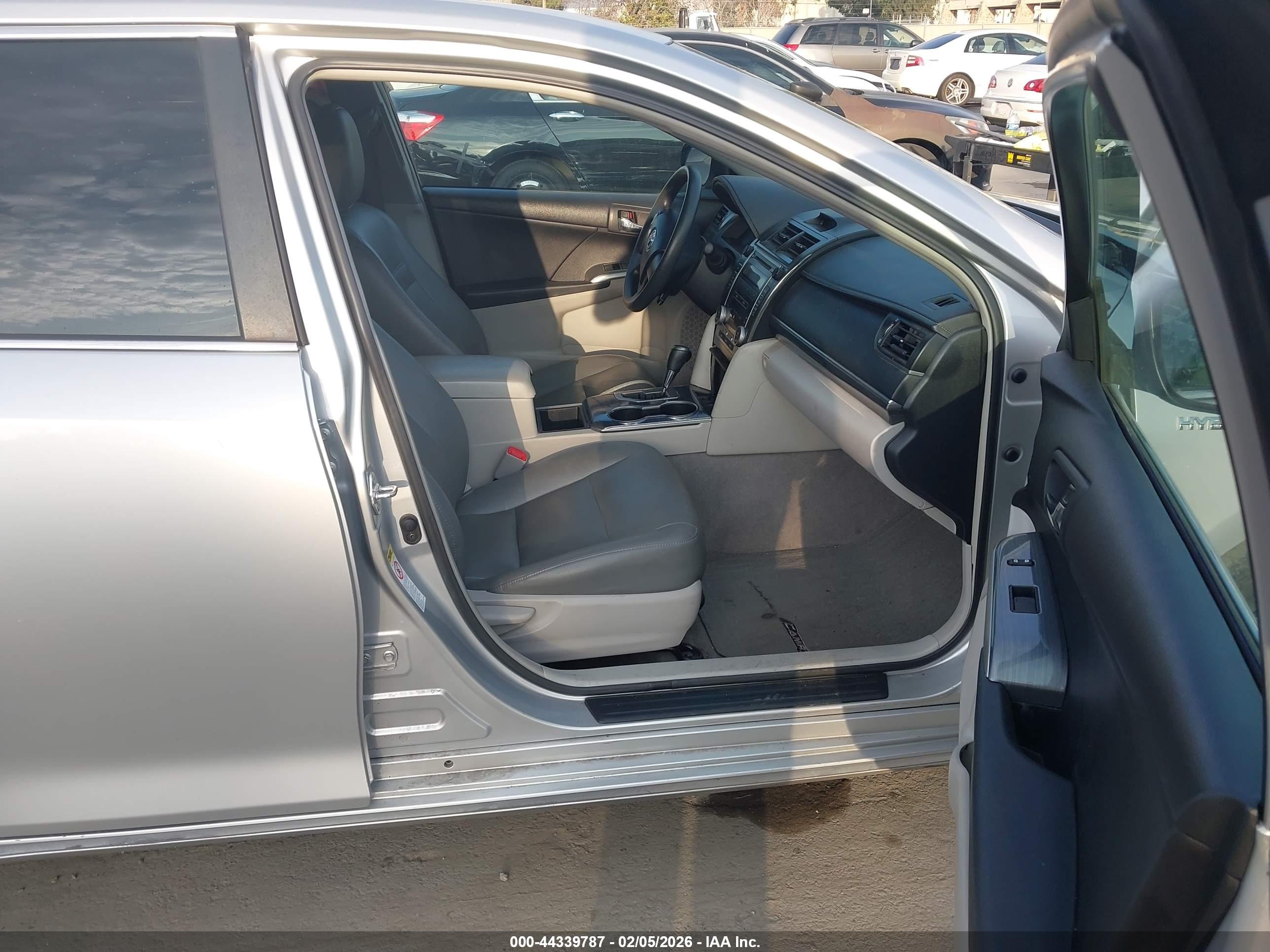 TOYOTA CAMRY image 5