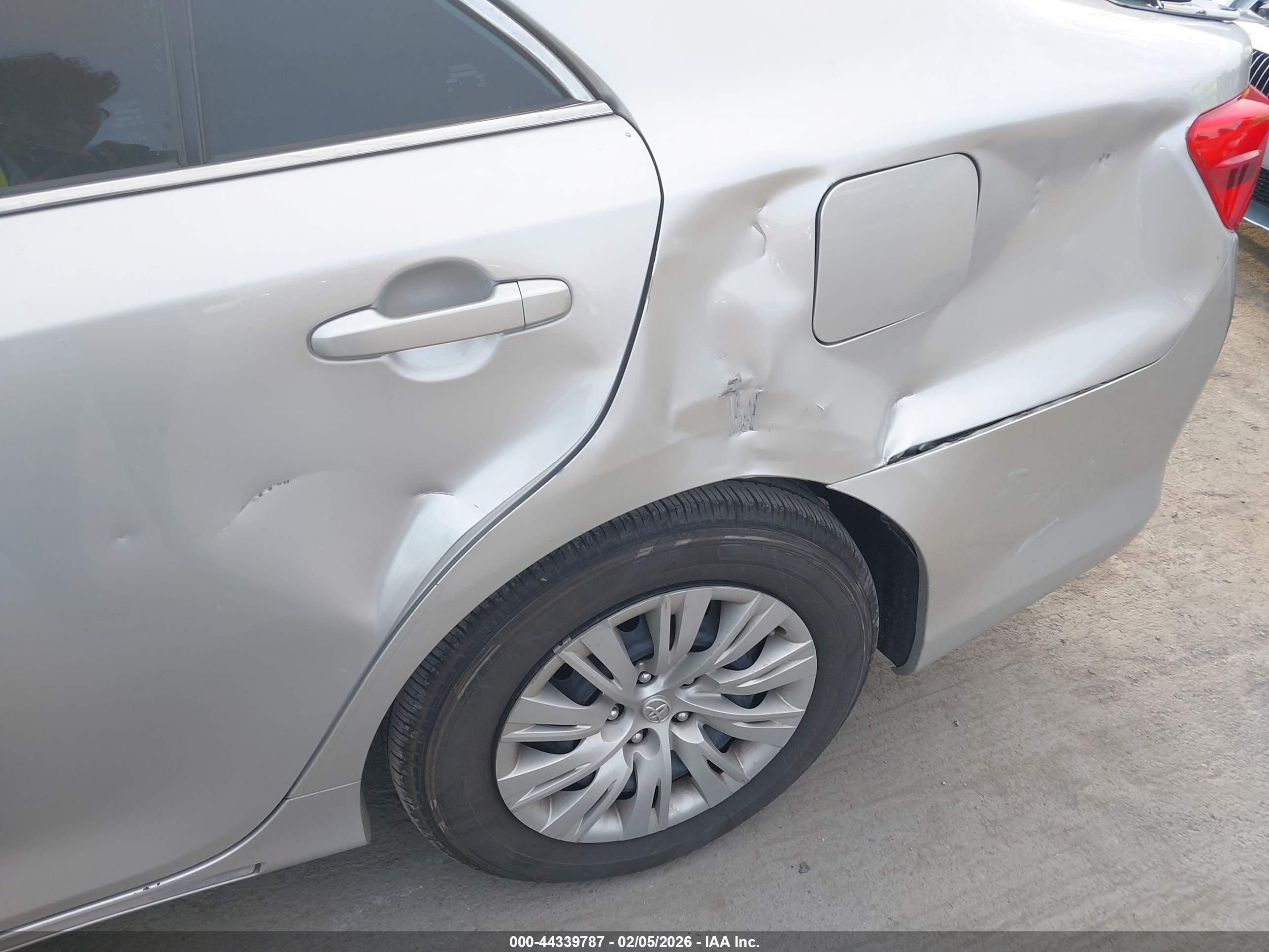 TOYOTA CAMRY image 6