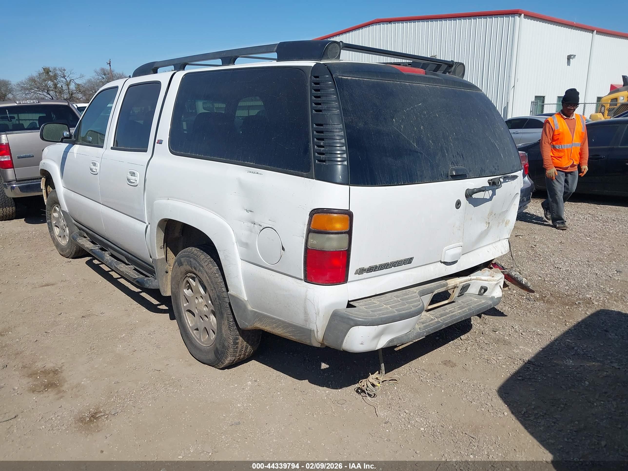 CHEVROLET SUBURBAN image 3