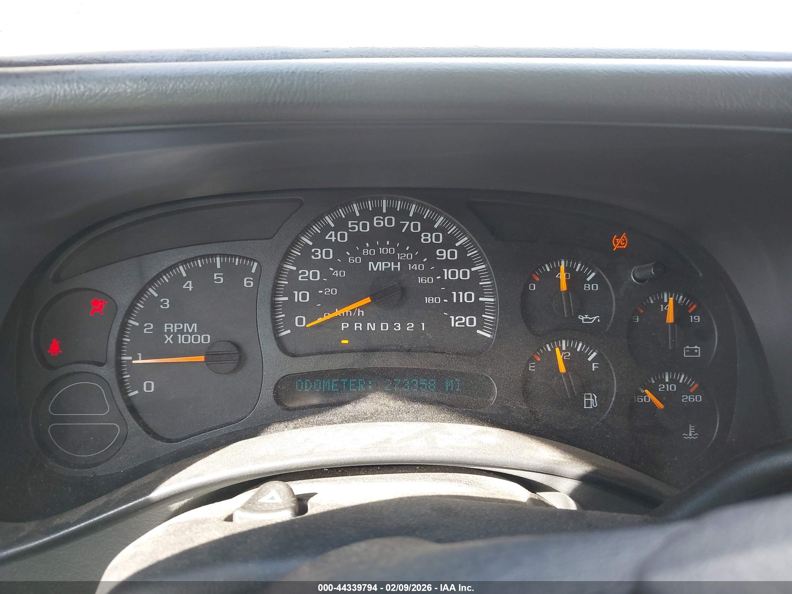 CHEVROLET SUBURBAN image 7