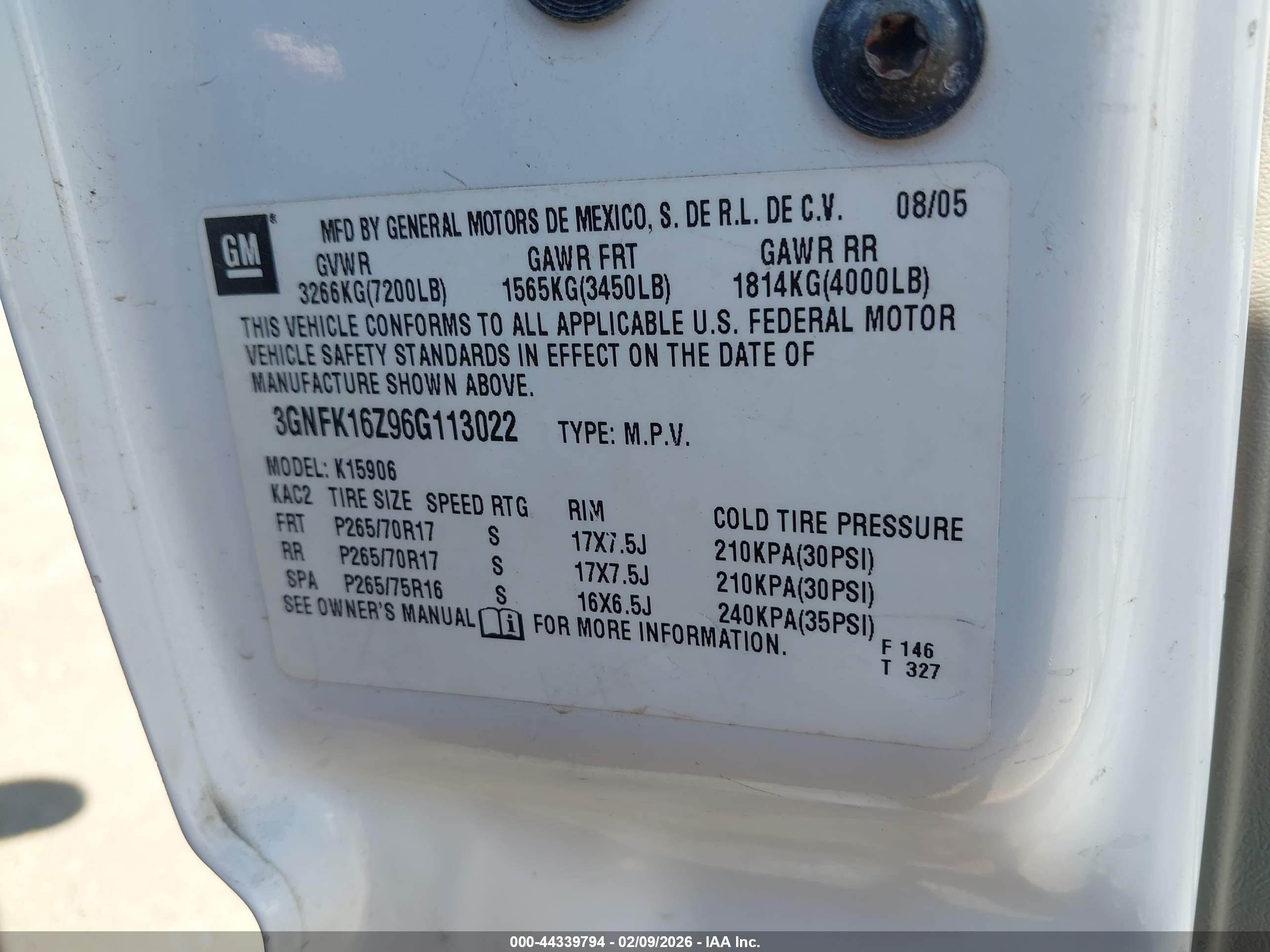 CHEVROLET SUBURBAN image 9