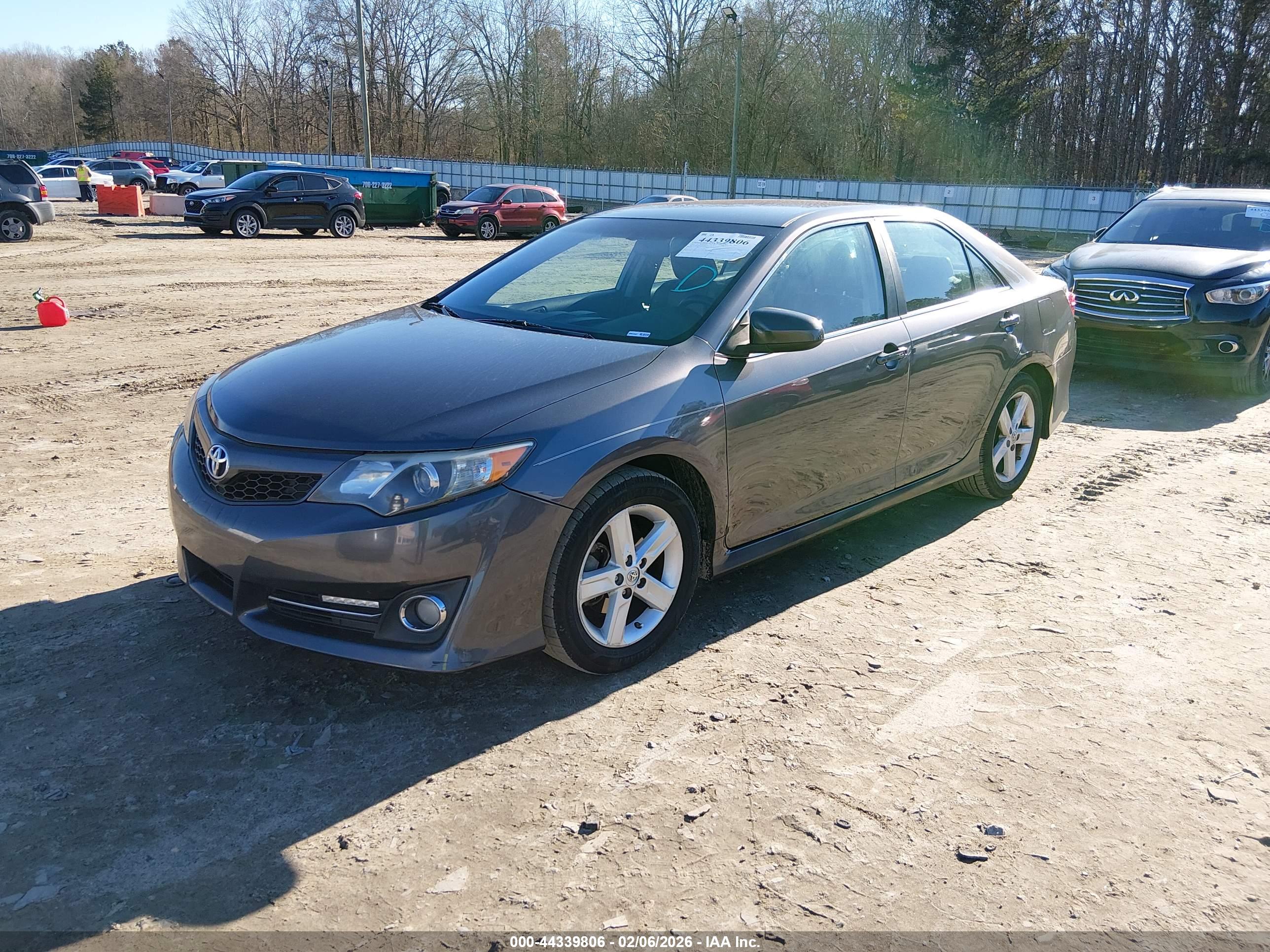 TOYOTA CAMRY image 2