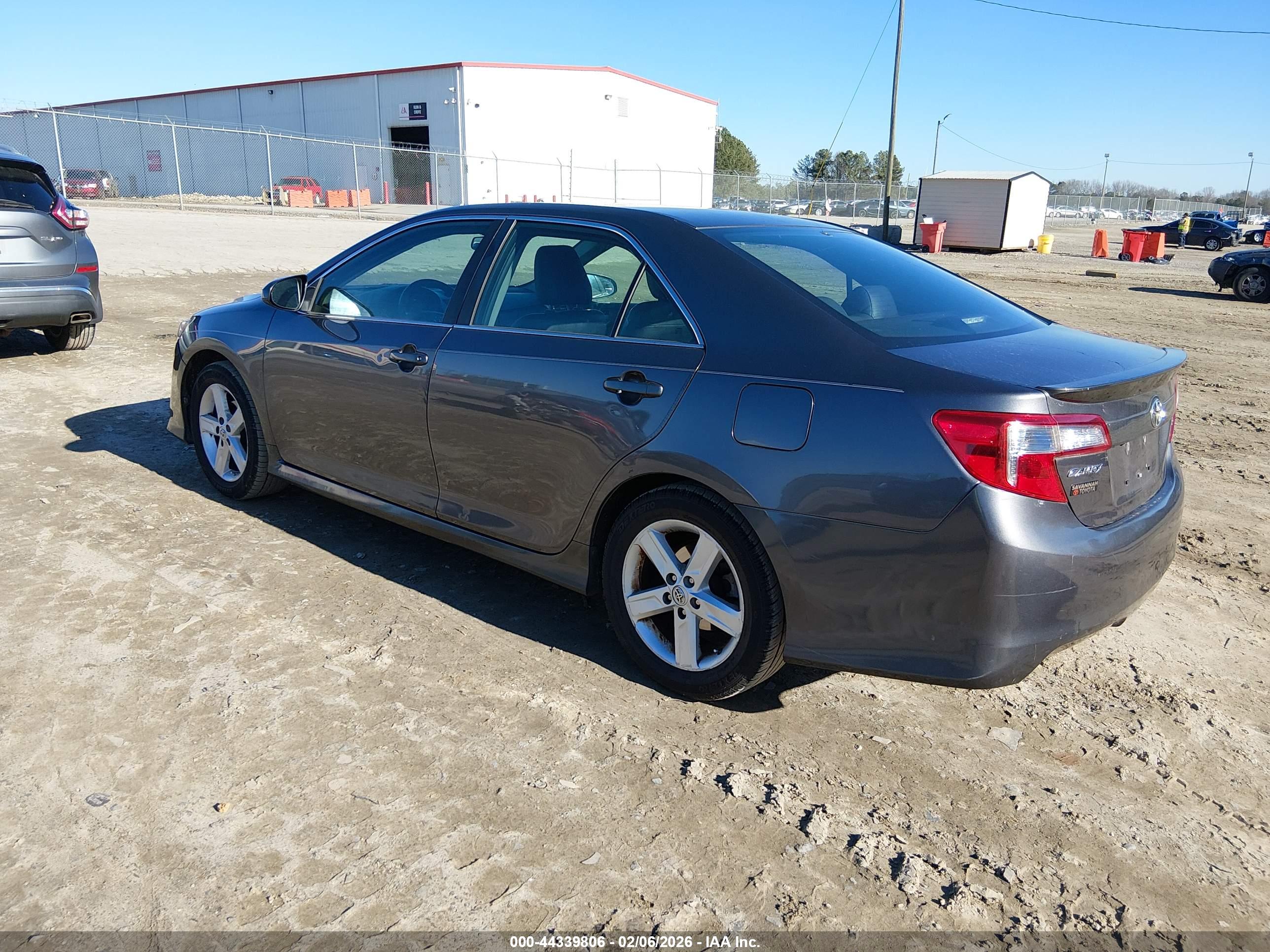 TOYOTA CAMRY image 3