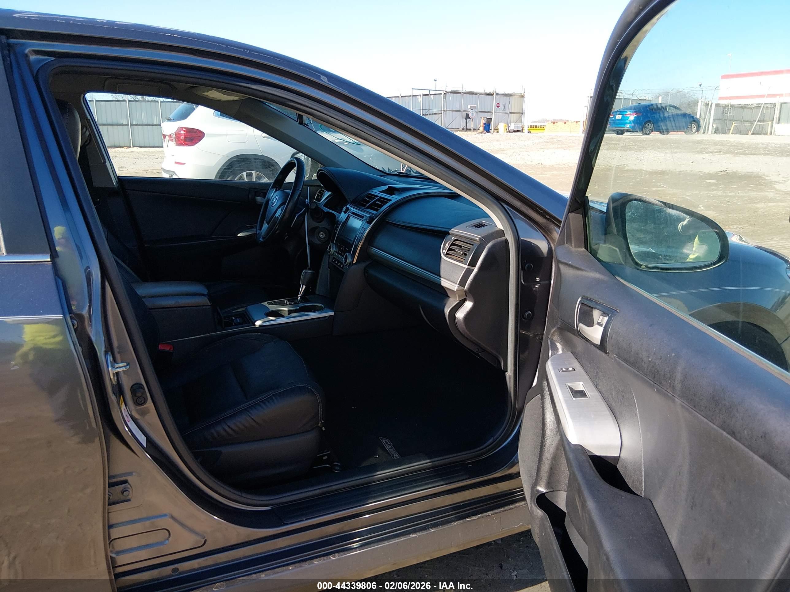 TOYOTA CAMRY image 5